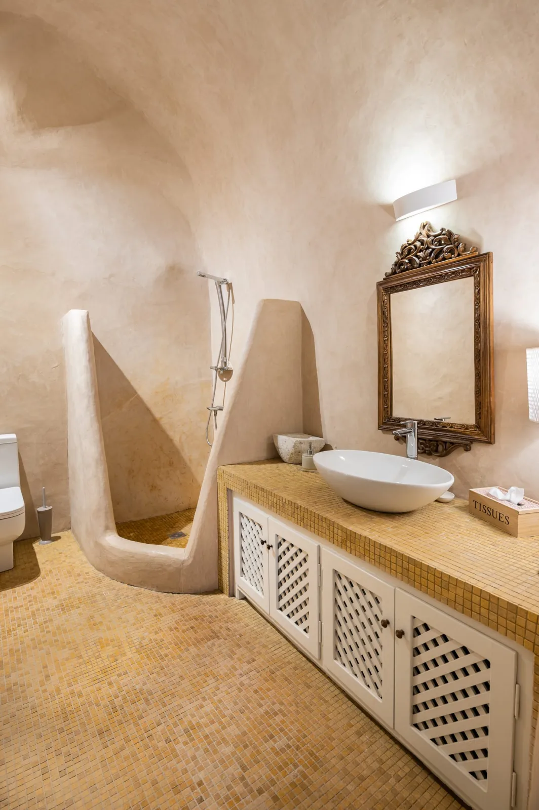 Deluxe Cave Villa with Private Outdoor Hot Tub with Jets