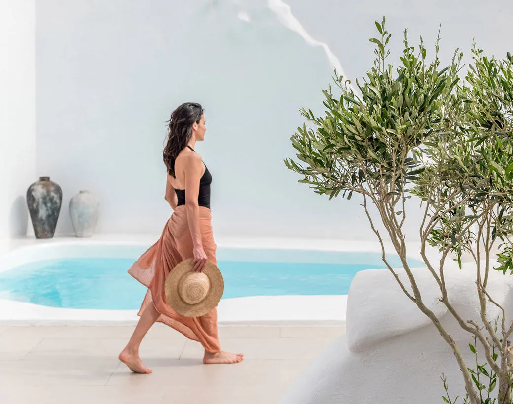Top Floor  Exclusive Suite with plunge pool l Panoramic views of Caldera Volcano sea and blue domes
