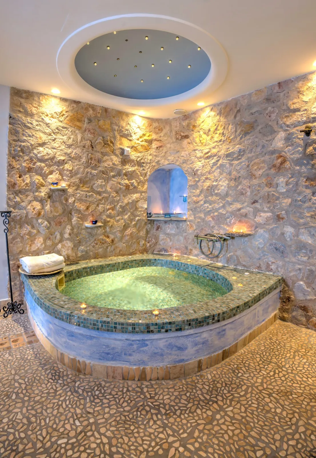 Junior Suite with indoor couples Jacuzzi and private balcony with sea/caldera/volcano view