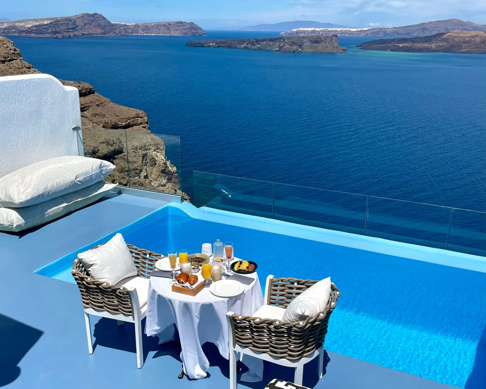 Astarte Suite with private infinity pool indoor couples Jacuzzi and private panoramic terrace with sea/caldera/volcano view