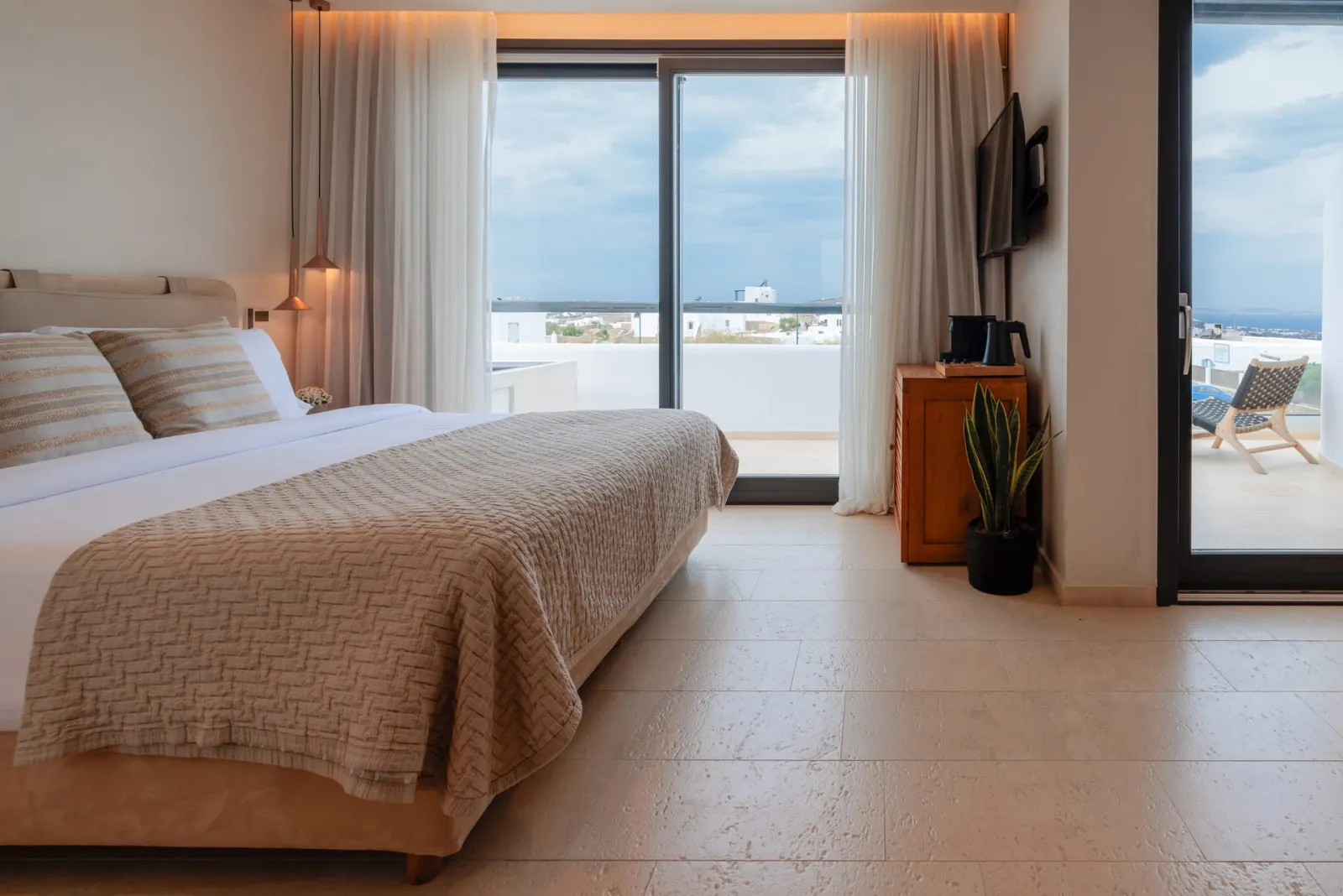 Deluxe Double with Outdoor Jetted Tub &amp; Sea View