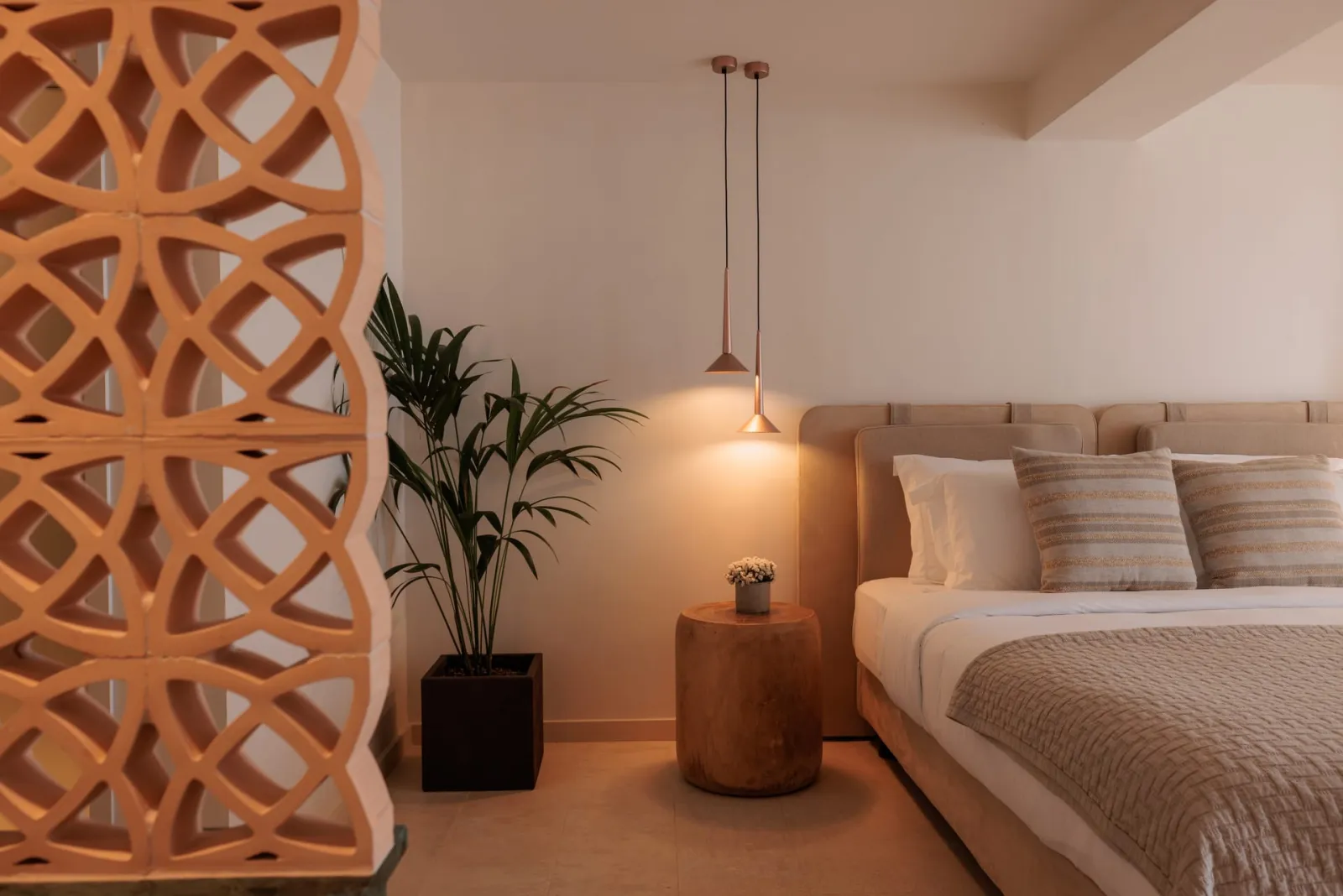Friends & Family 2 Bedroom Suite with Private Pool & Surrounding View