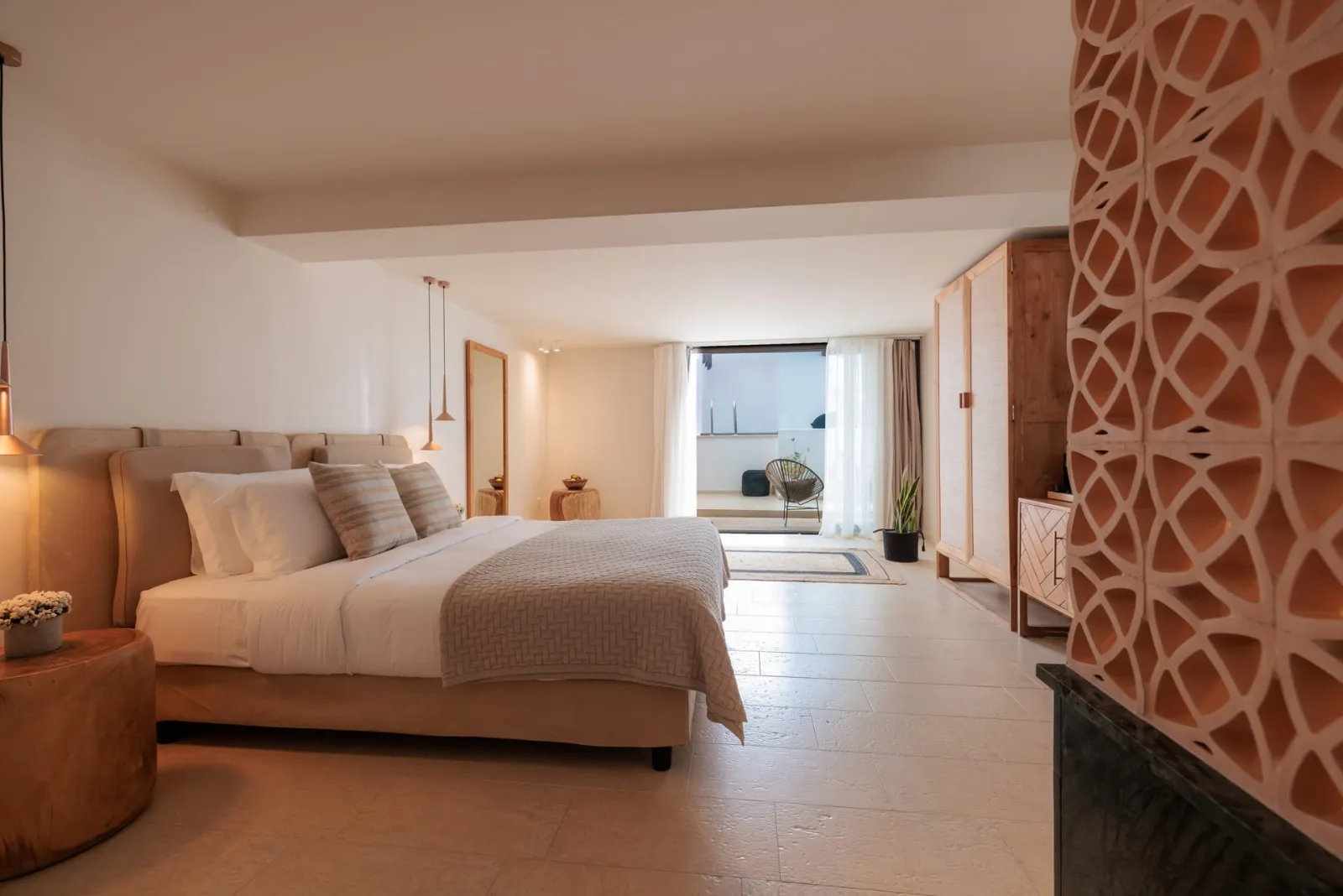 Friends & Family 2 Bedroom Suite with Private Pool & Surrounding View