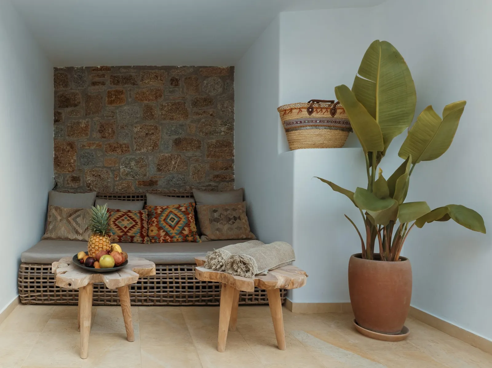 Friends & Family 2 Bedroom Suite with Private Pool & Surrounding View