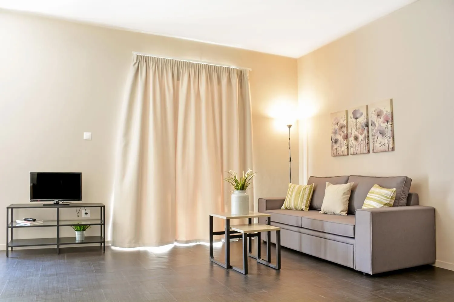 One Bedroom Apartment with balcony