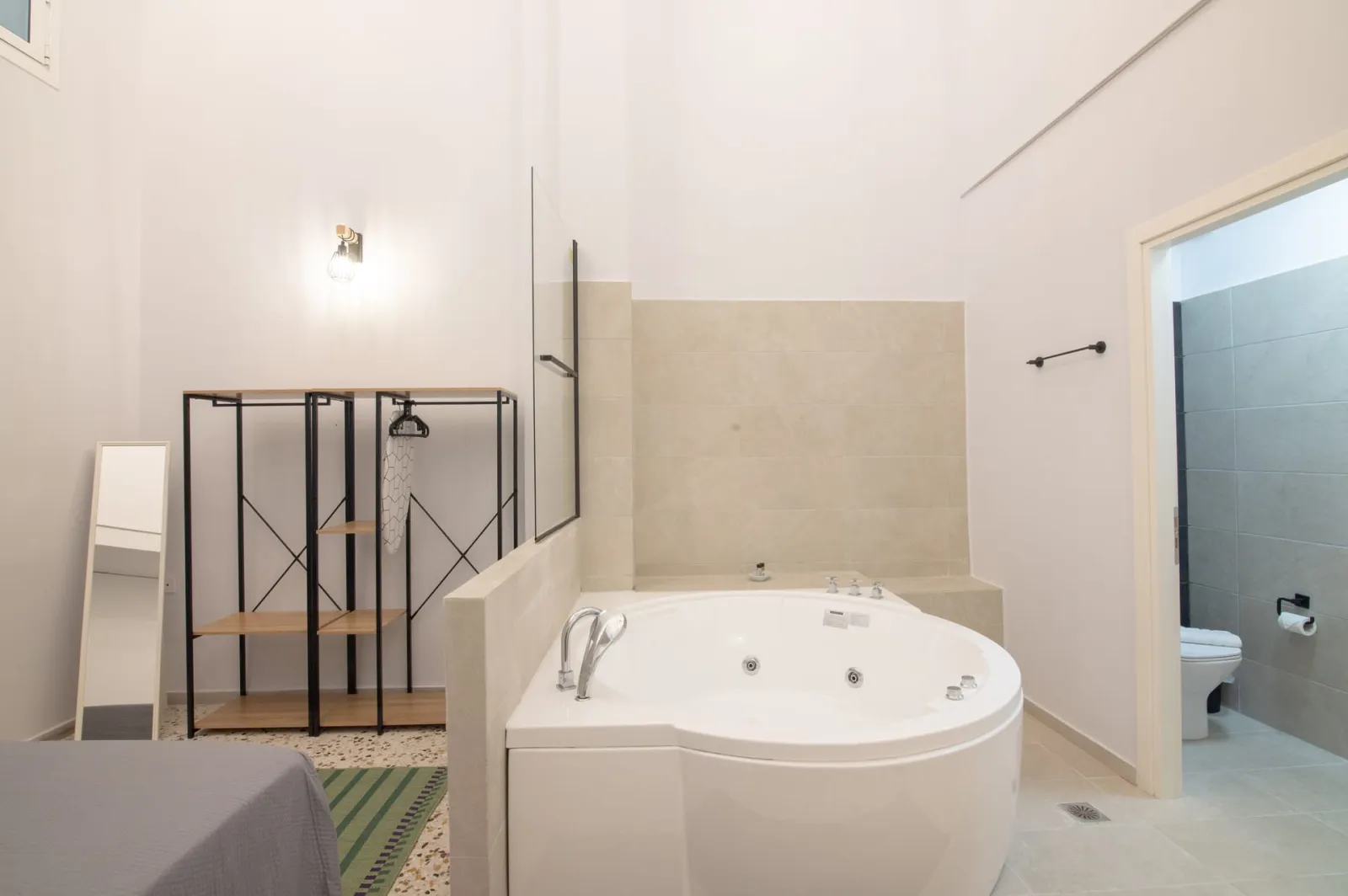 Studio with Spa Bath