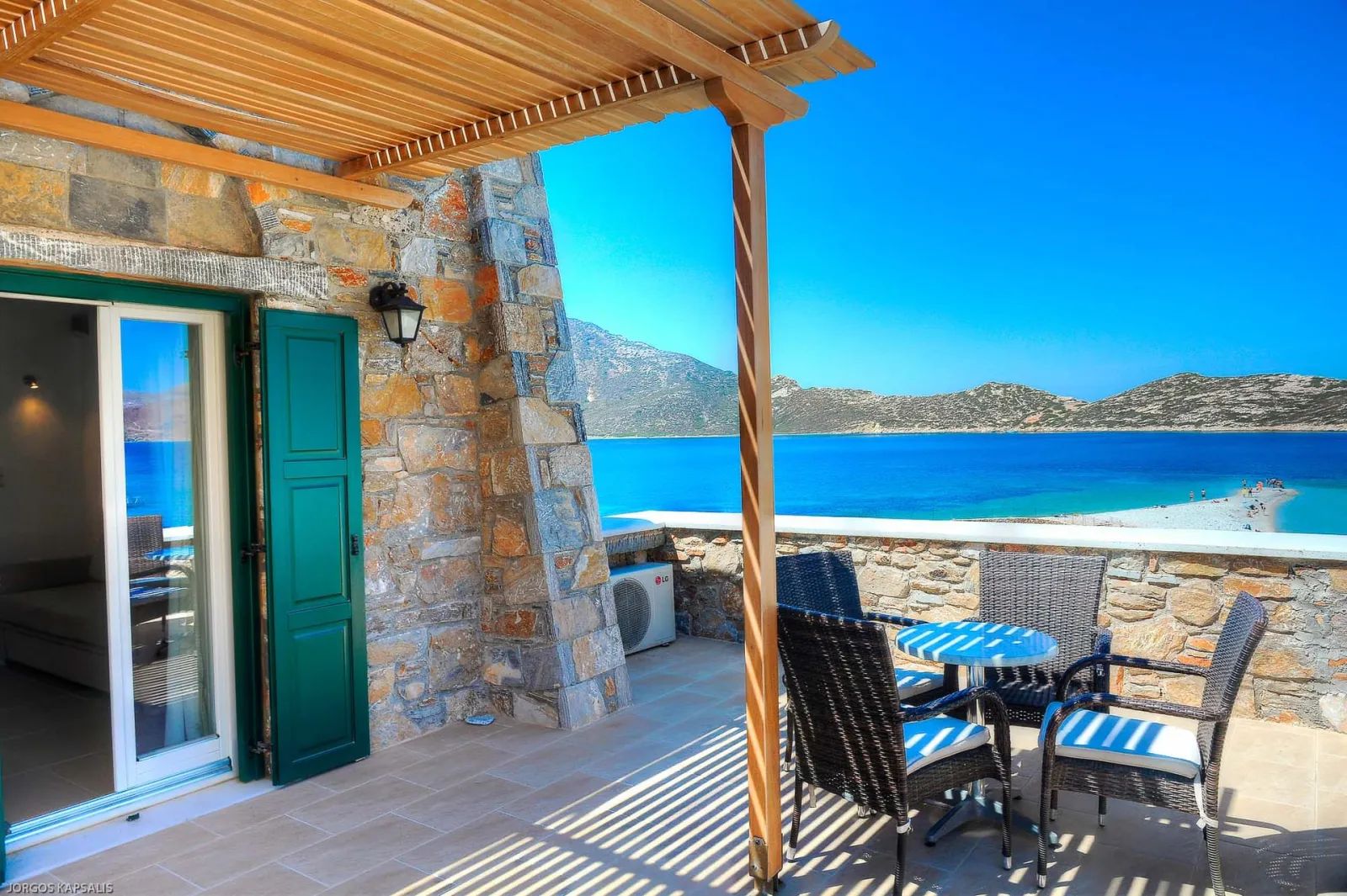 Family Suite with Sea View - Pool View