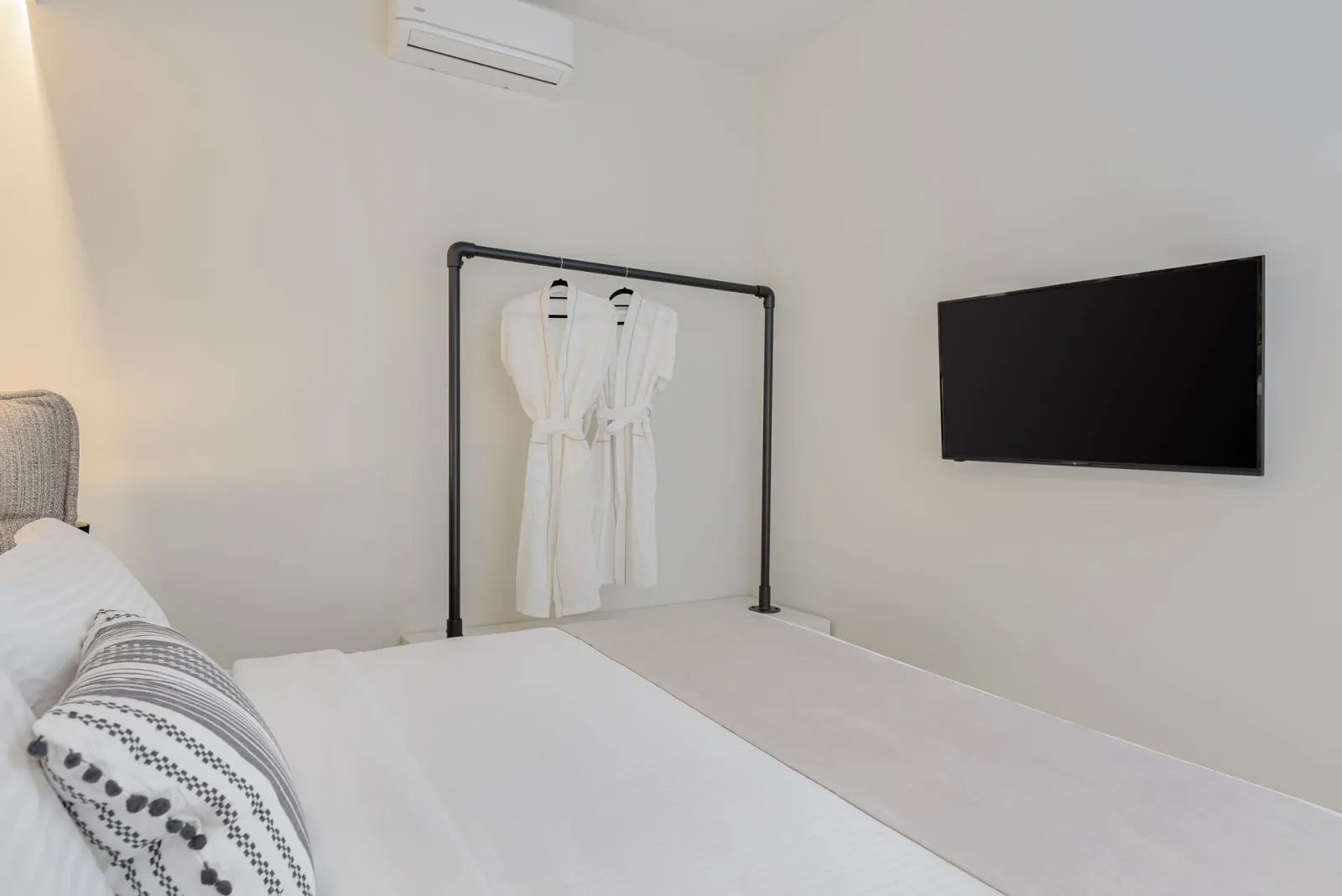 Athina Suite with Rooftop Hot Tub
