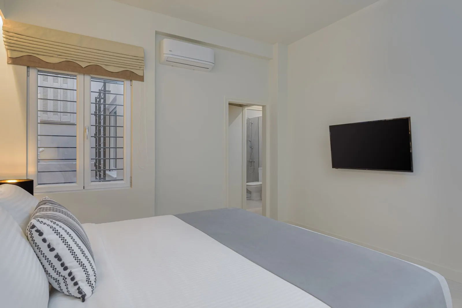 Athina Suite with Rooftop Hot Tub