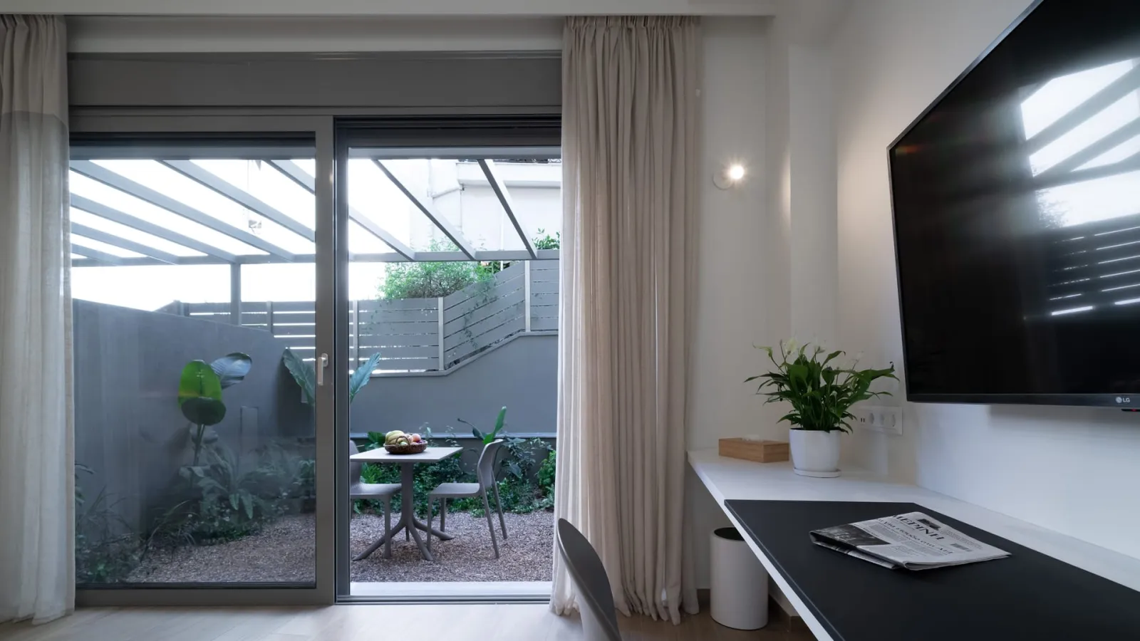 One Bedroom Apartment with Private Garden