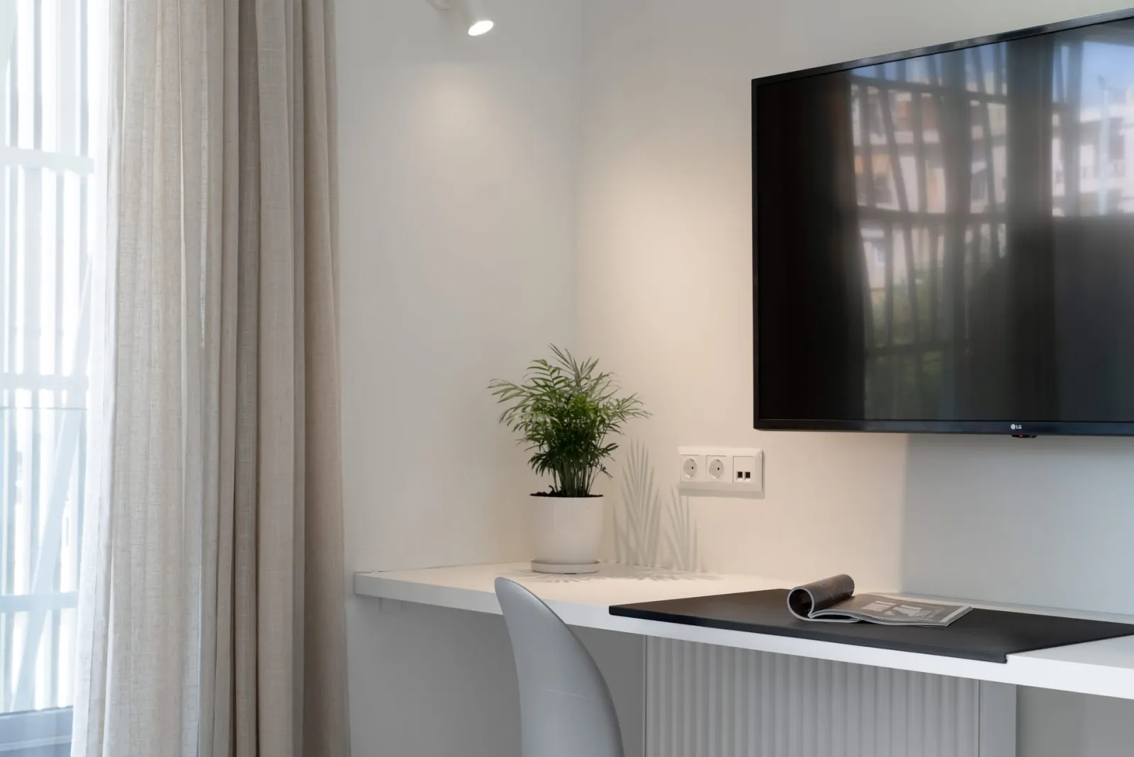 One Bedroom Superior Apartment with Balcony