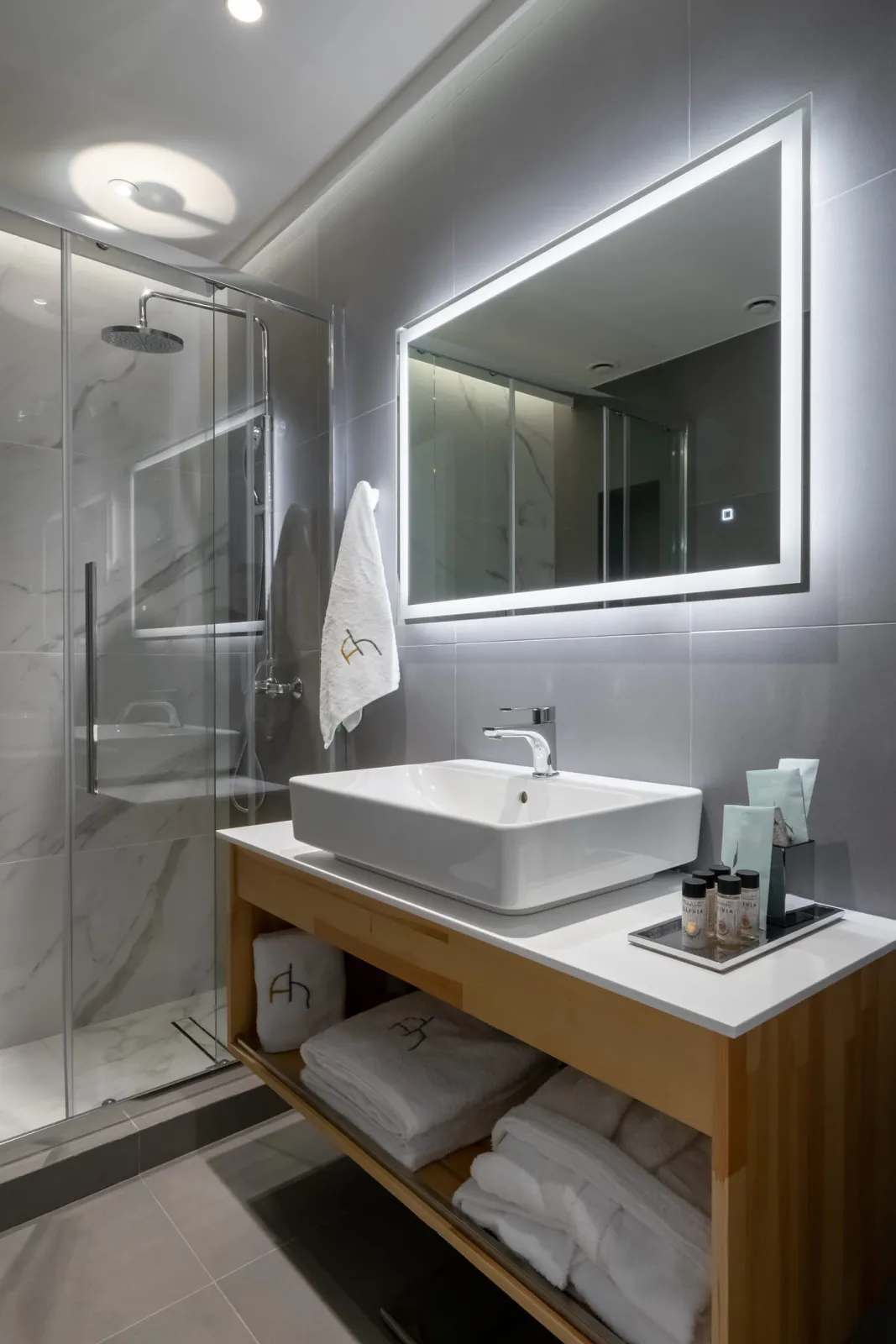 Two Bedroom Apartment with Private Balcony