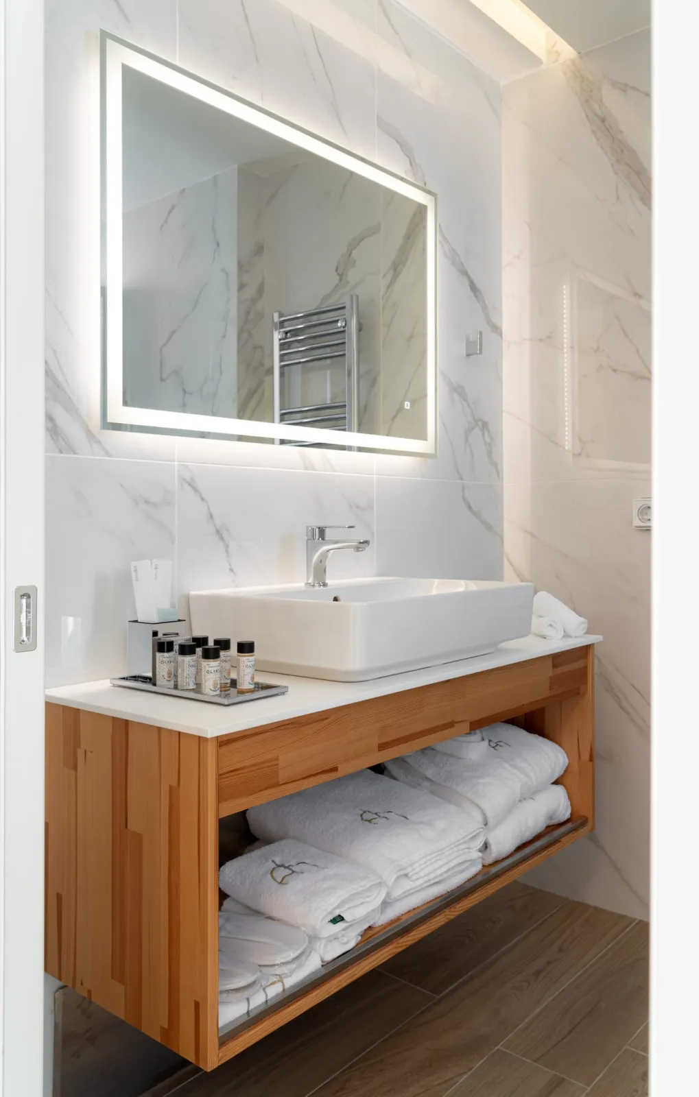 One Bedroom Rooftop Apartment with Terrace