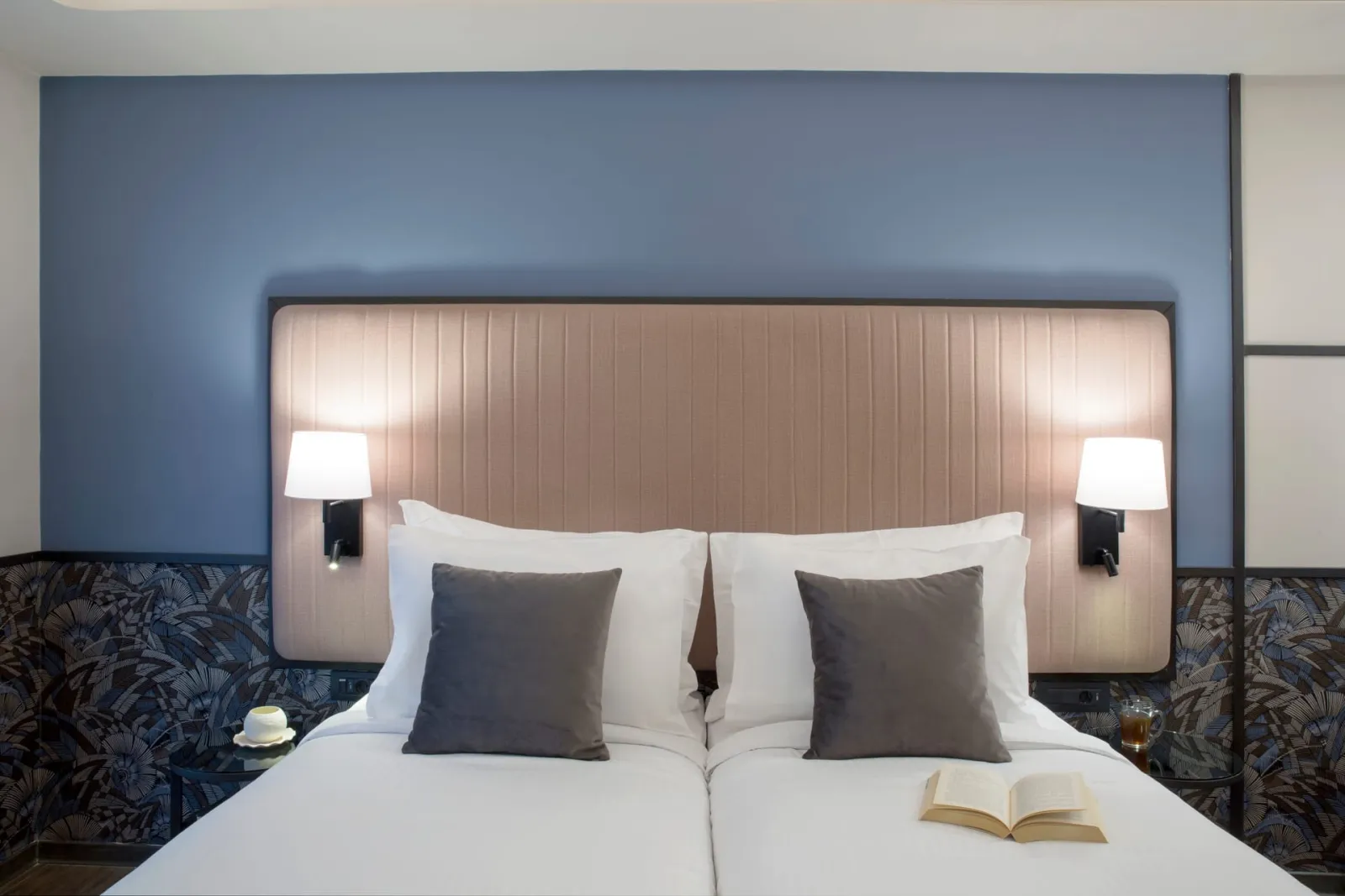 Classic Twin Room with City View
