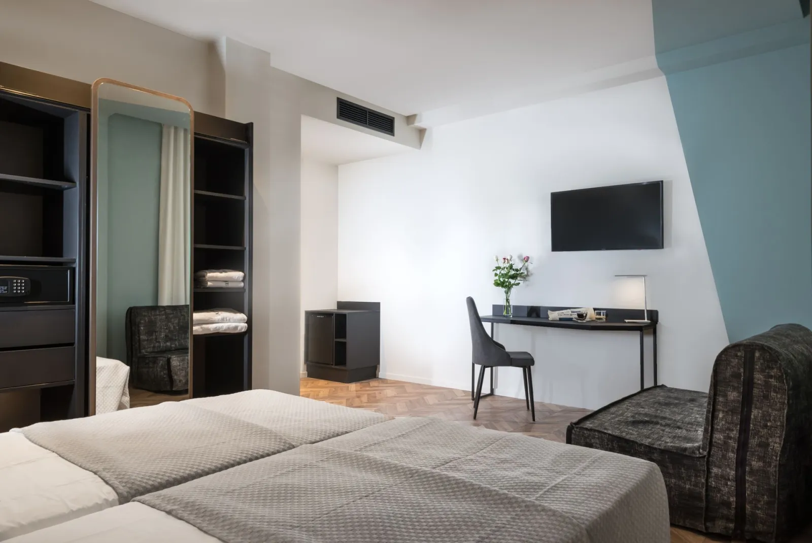 Junior Suite with City View