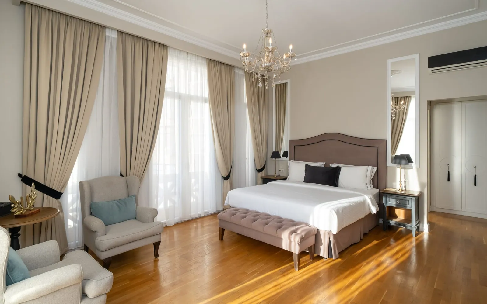 Corner Suite with balcony