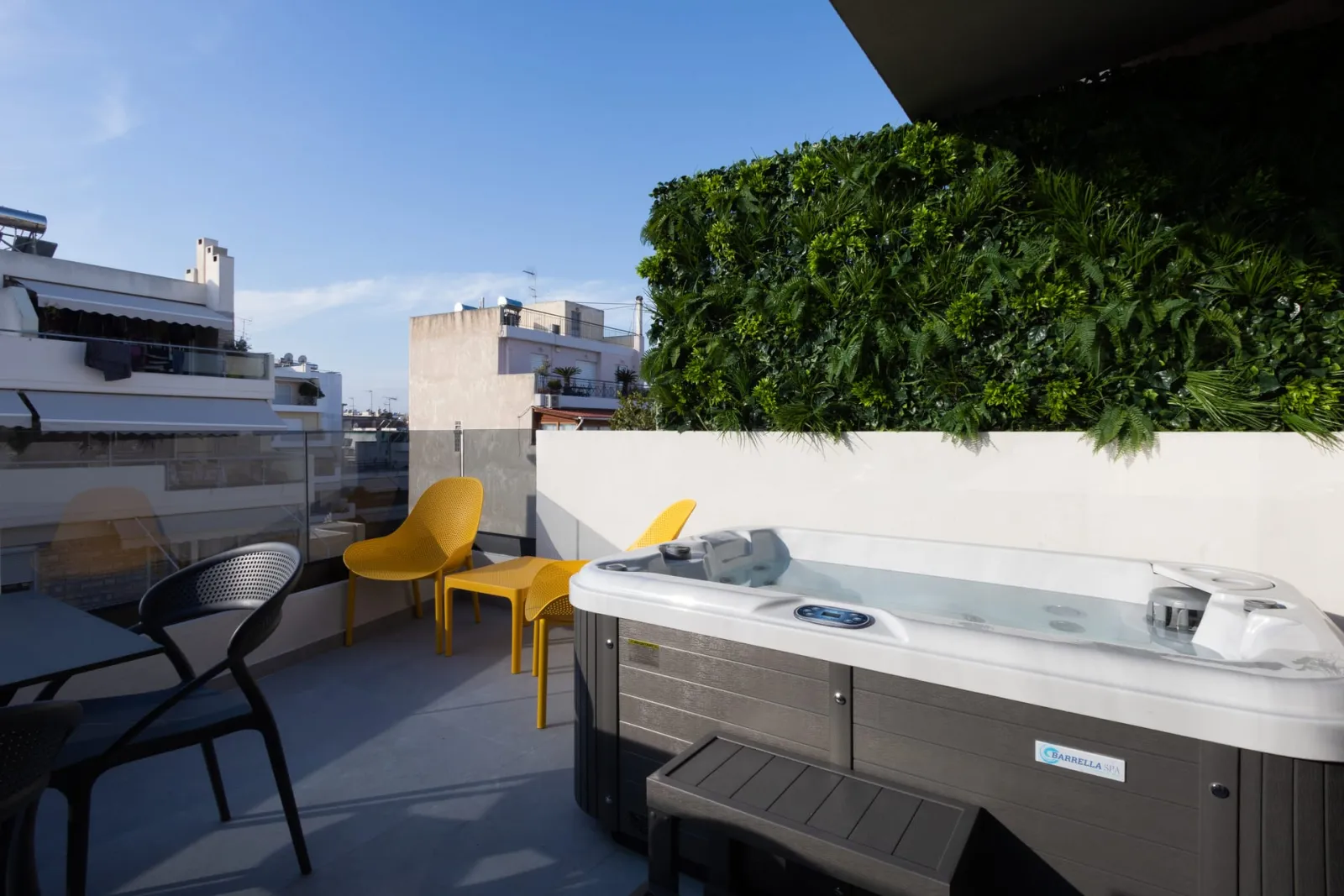 2 Bedroom Maisonette Suite with Jacuzzi