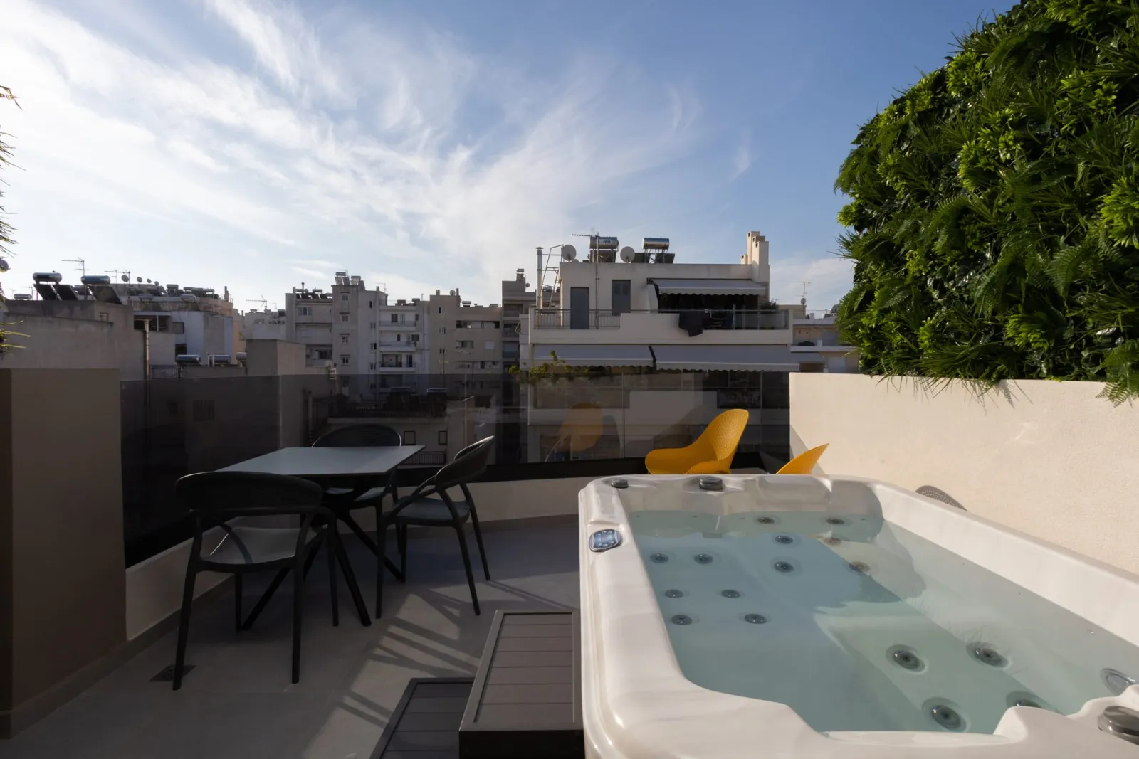 2 Bedroom Maisonette Suite with Jacuzzi