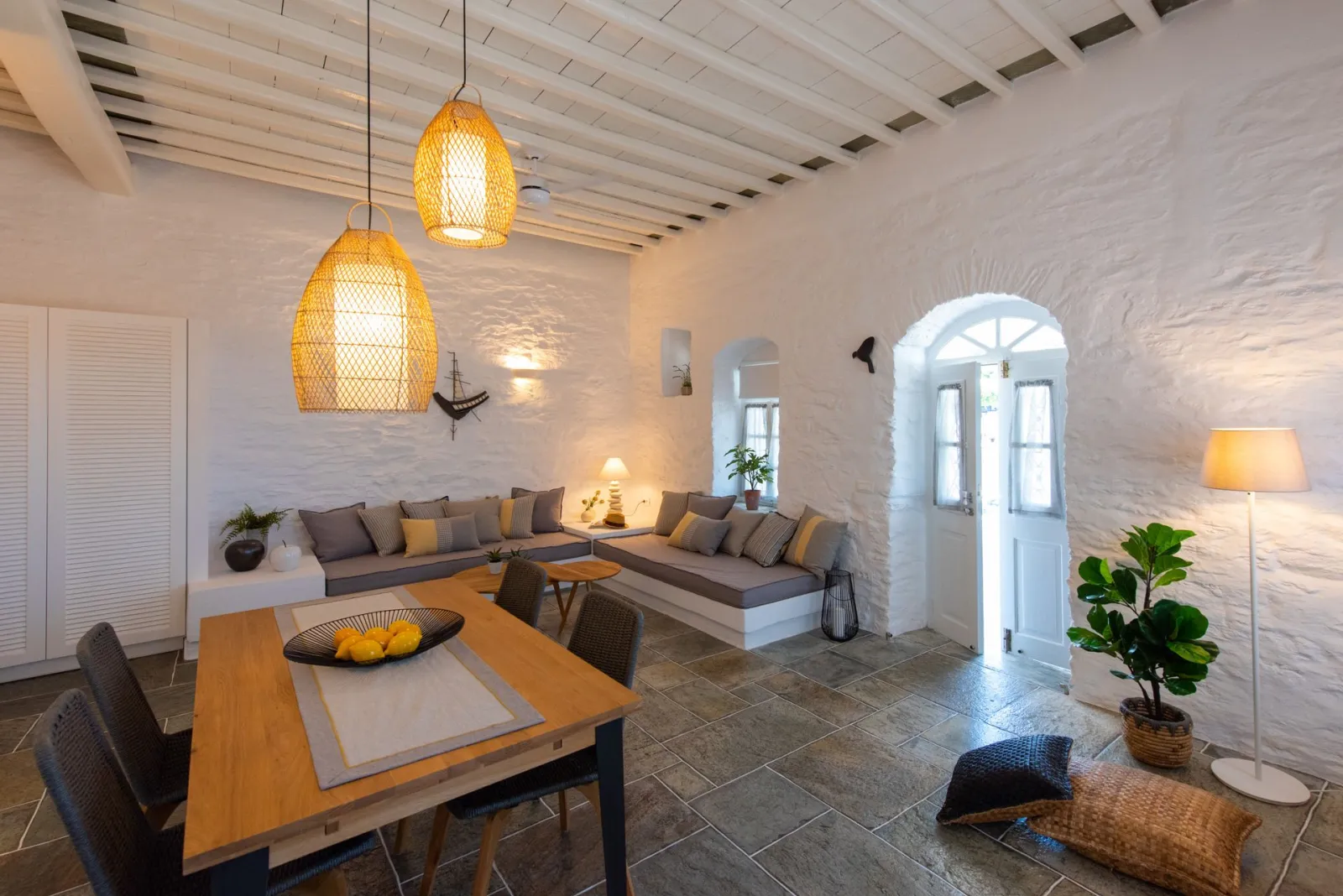 Nireas stone house in Apollonia – Different Town/Location from Niriedes Hotel