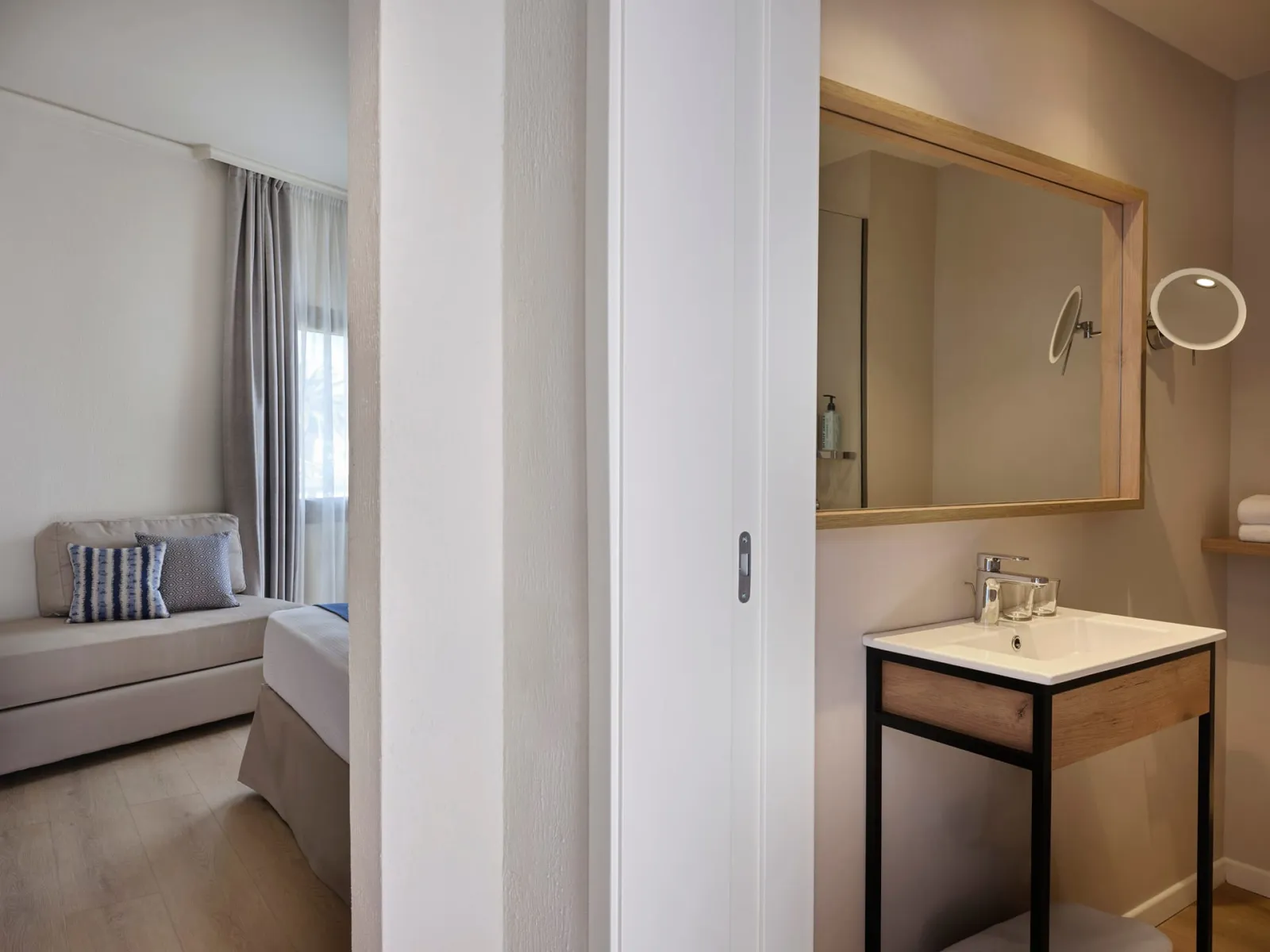 Double Room Limited Sea View for 4