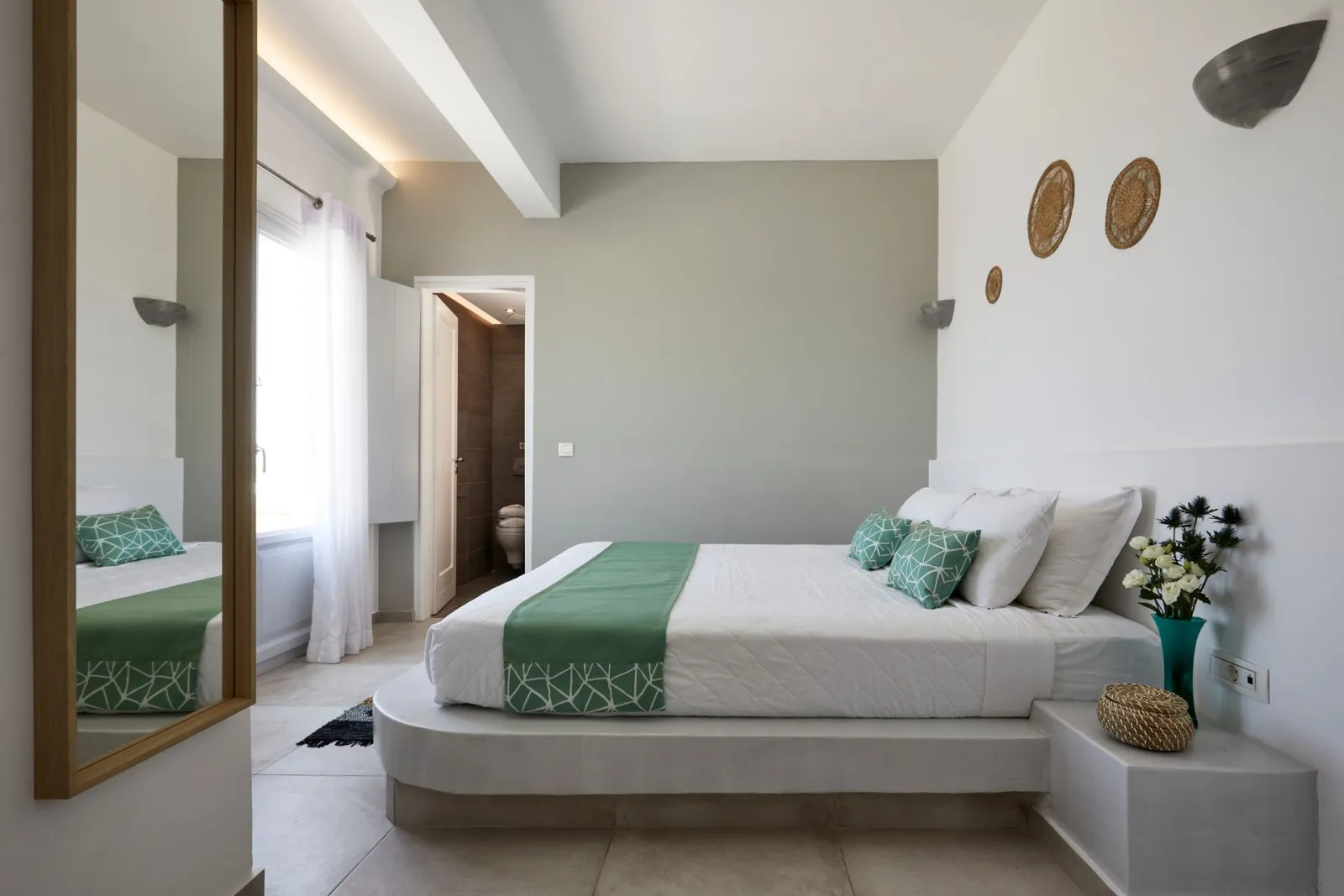 Deluxe Room with hot tub and sea view