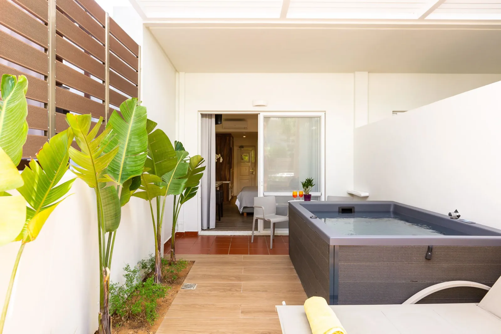 Junior Suite with Jetted Tub