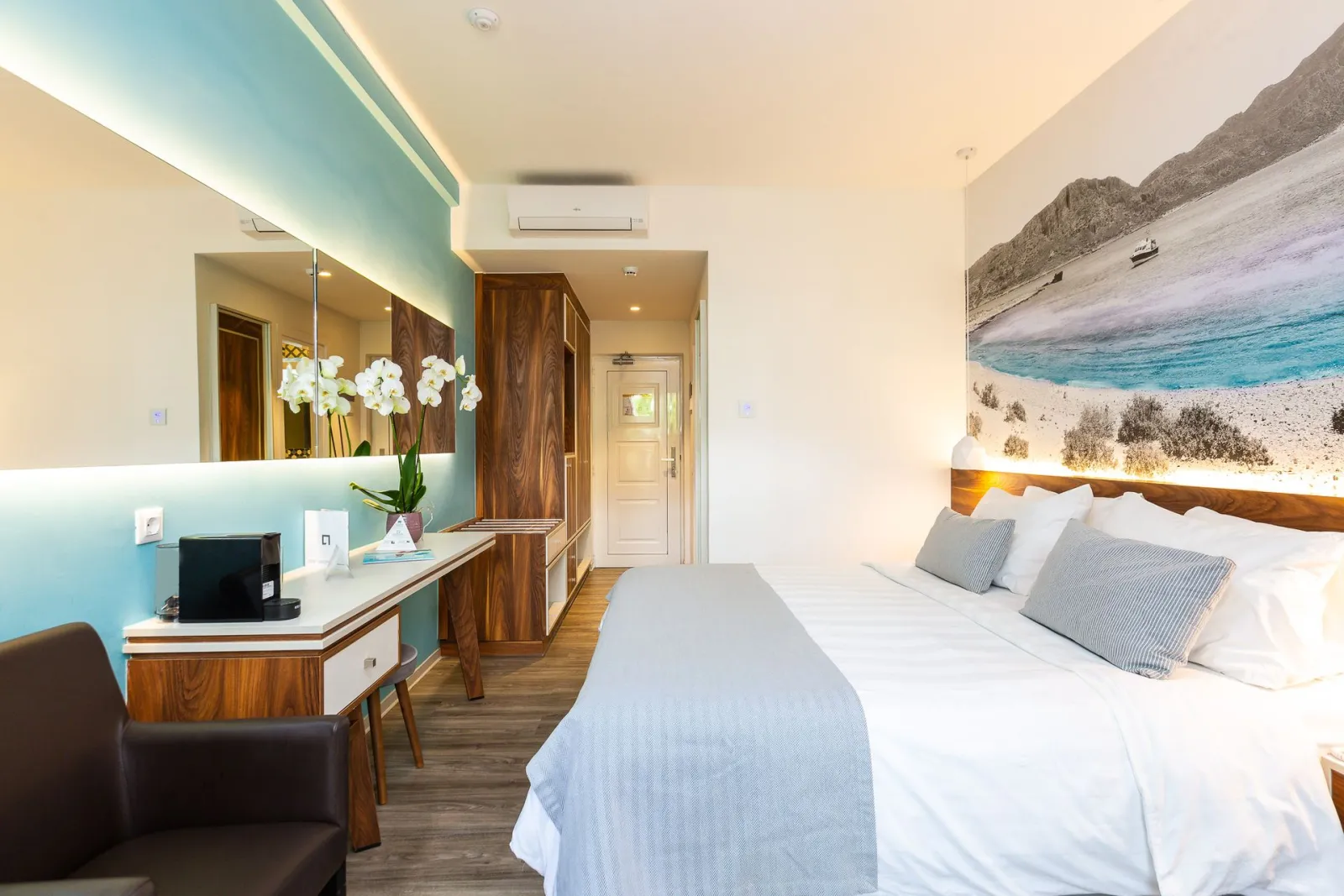 Junior Suite with Jetted Tub