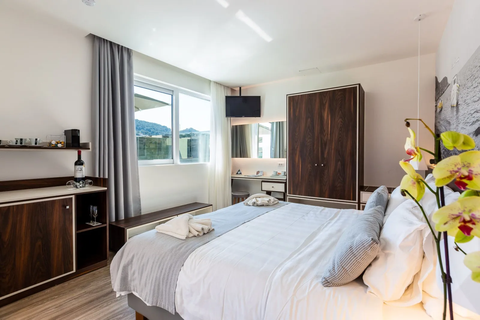 Executive Suite with Jetted Tub