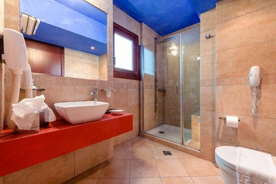 Anatoli Suite with Jetted Shower &amp; Veranda 32m²