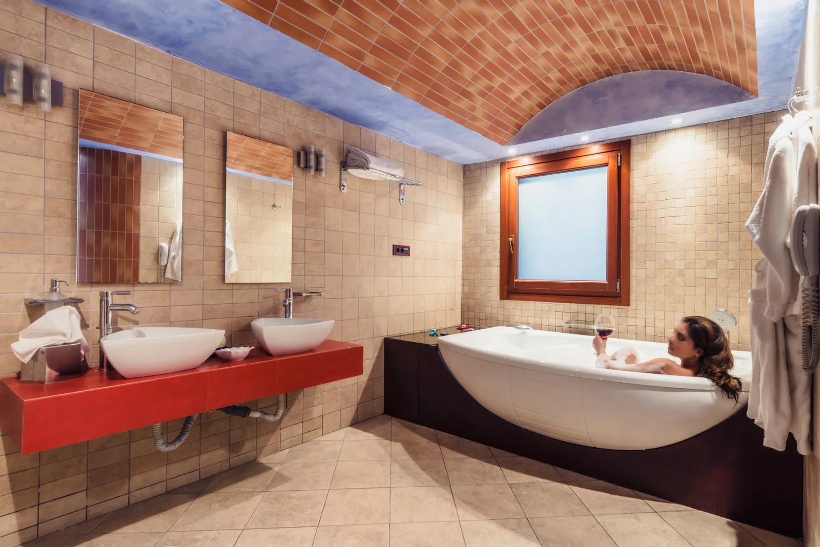 Cosmos Suite with Spa Tub 60m²