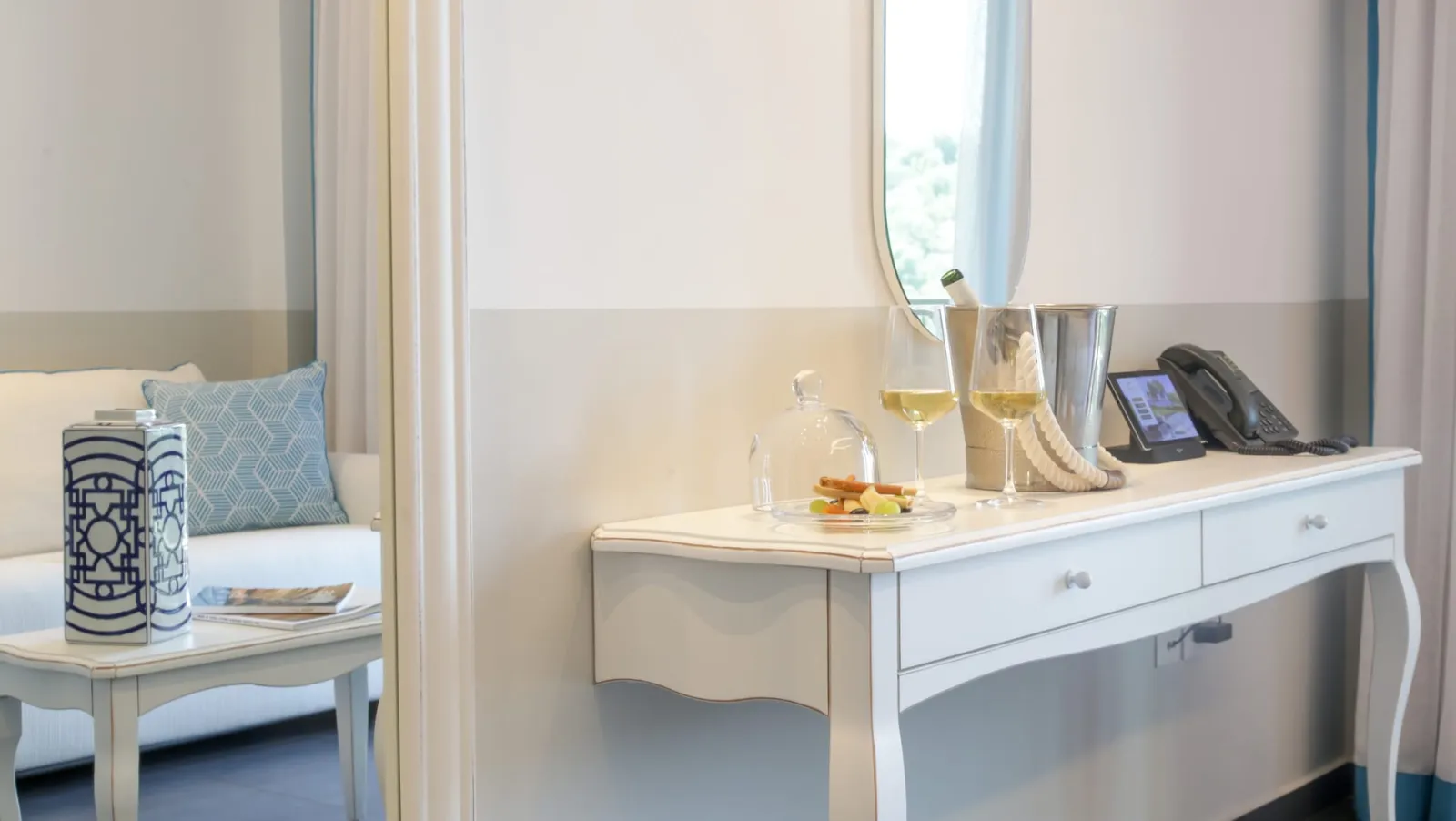 One Bedroom Suite with Sea View - 2 adults 2 children  - 60 s.m