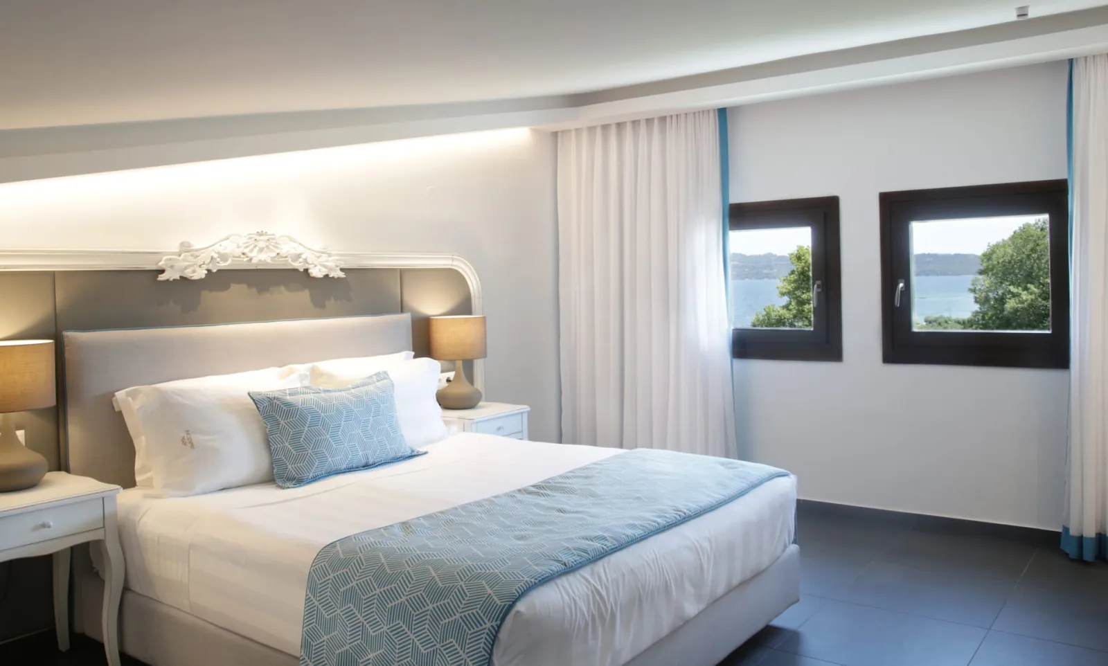 One Bedroom Suite with Sea View - 2 adults 2 children  - 60 s.m
