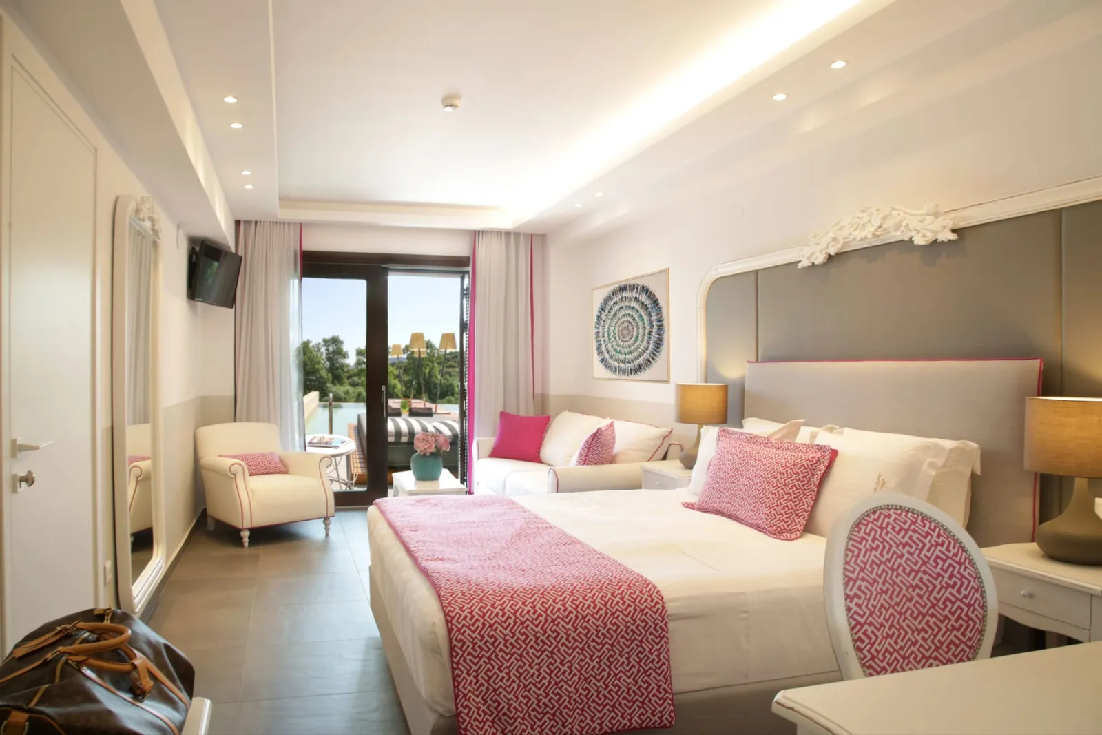 Junior Suite with Private Pool - 2 adults 1 child - 35 s.m