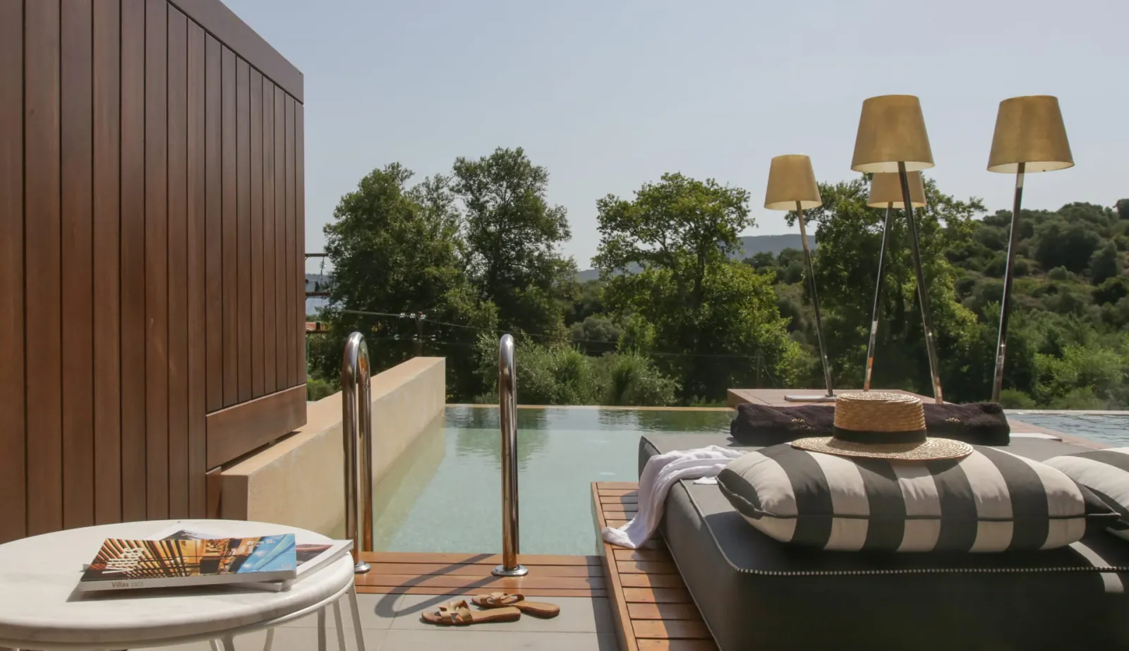 Junior Suite with Private Pool - 2 adults 1 child - 35 s.m