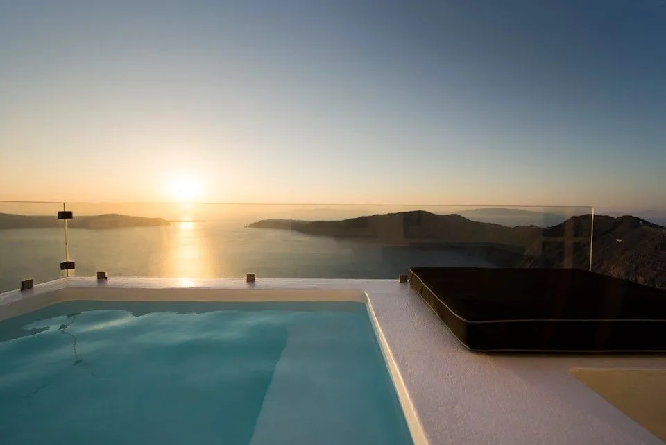 Avaton Suite with Outdoor Heated whirlpool and Caldera and Sunset view