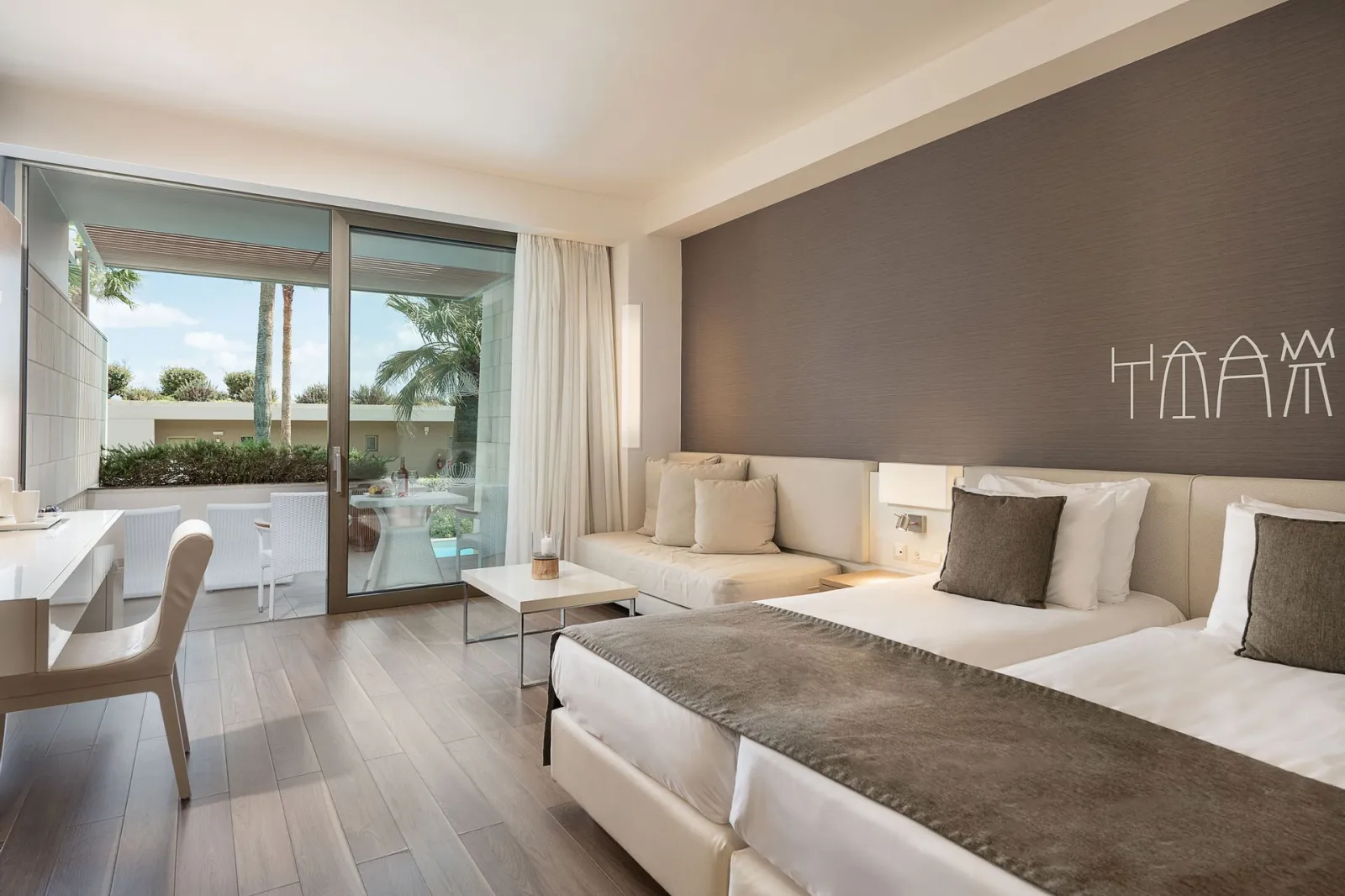 Deluxe Room Shared Pool