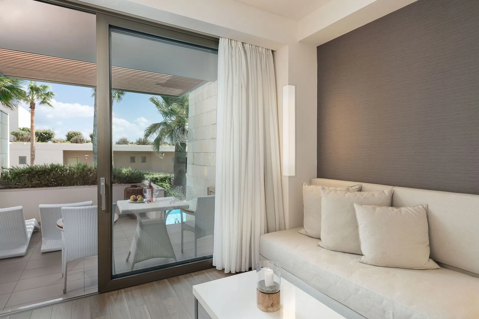Deluxe Room Shared Pool