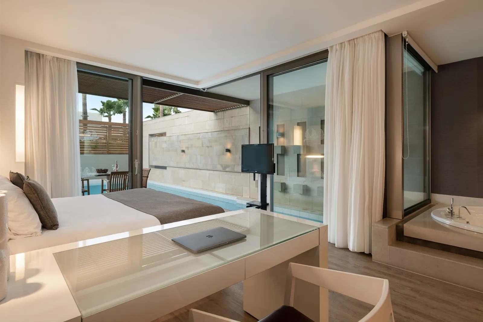 Executive Suite Private Pool