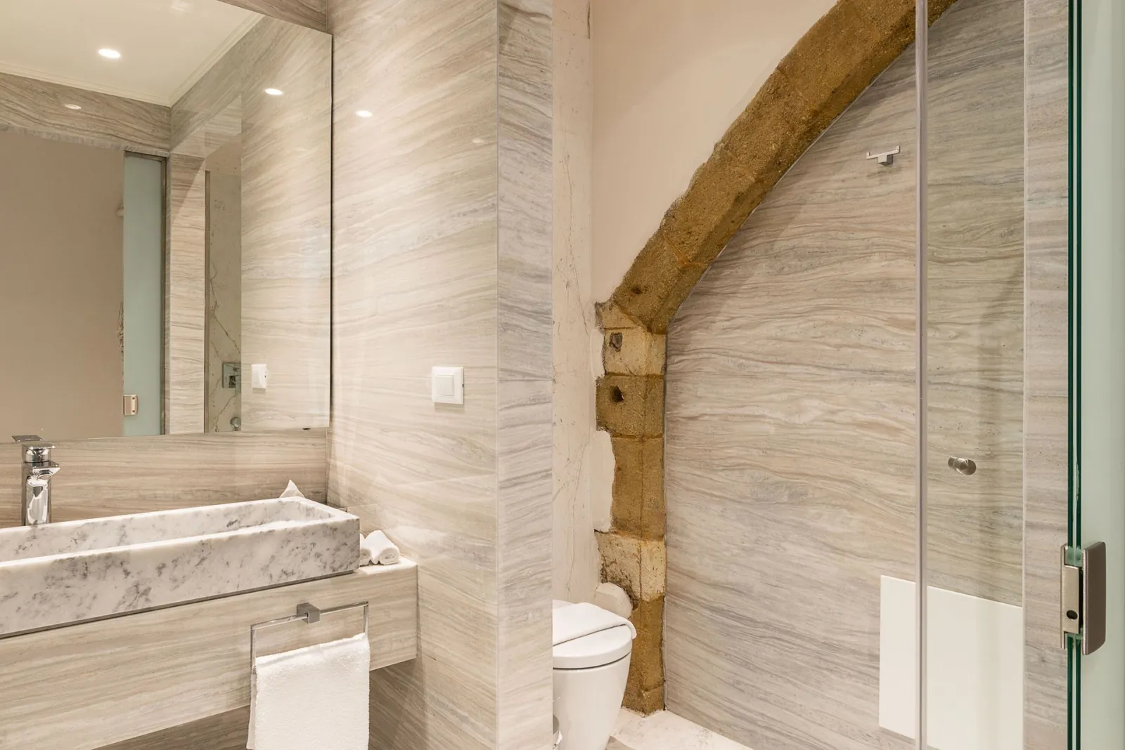 Nephalion 1-Bedroom Sea Front Luxury Apartment