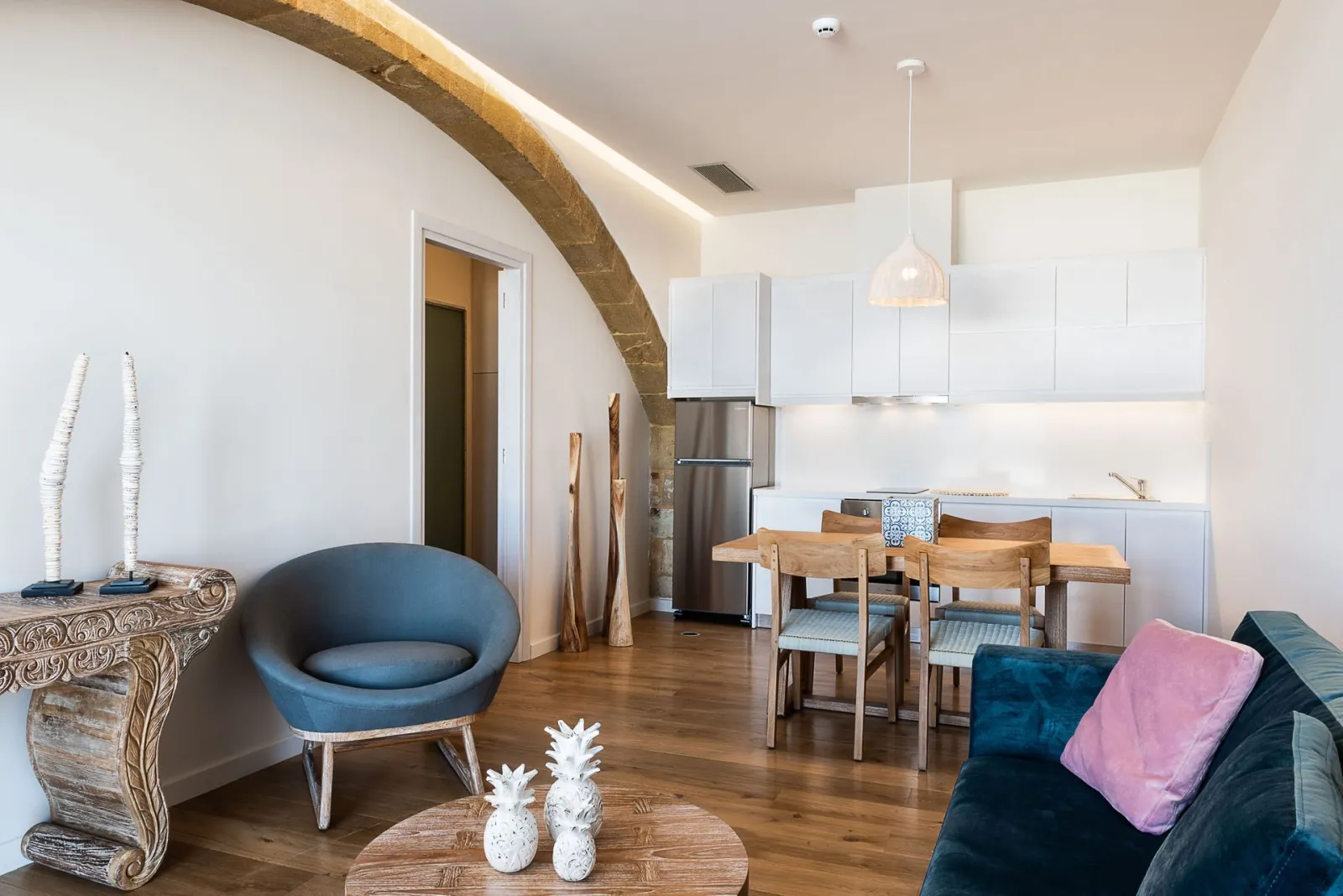 Demophon 1-Bedroom Sea Front Luxury Apartment