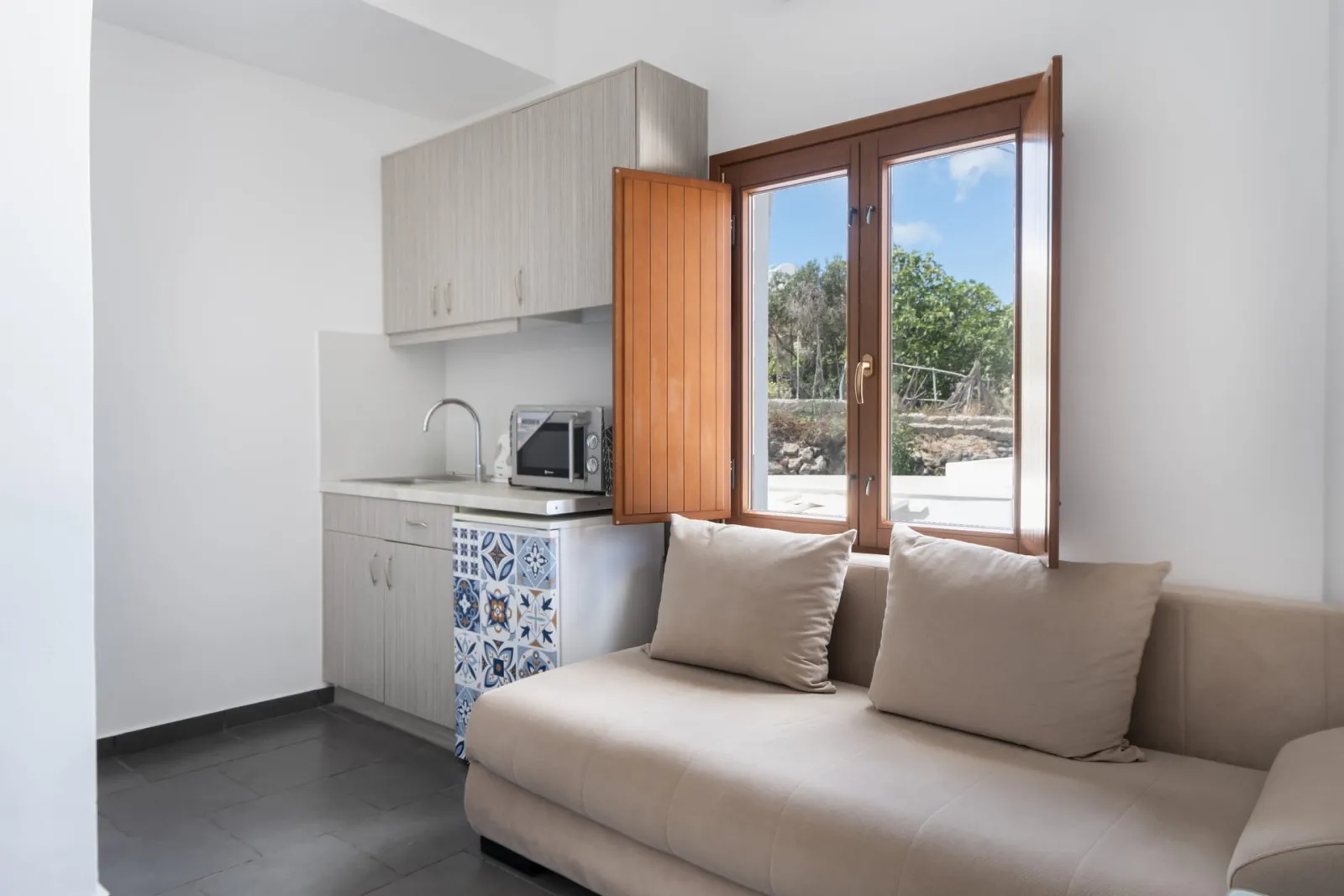One Bedroom Apartment with Sea View - Phoenix