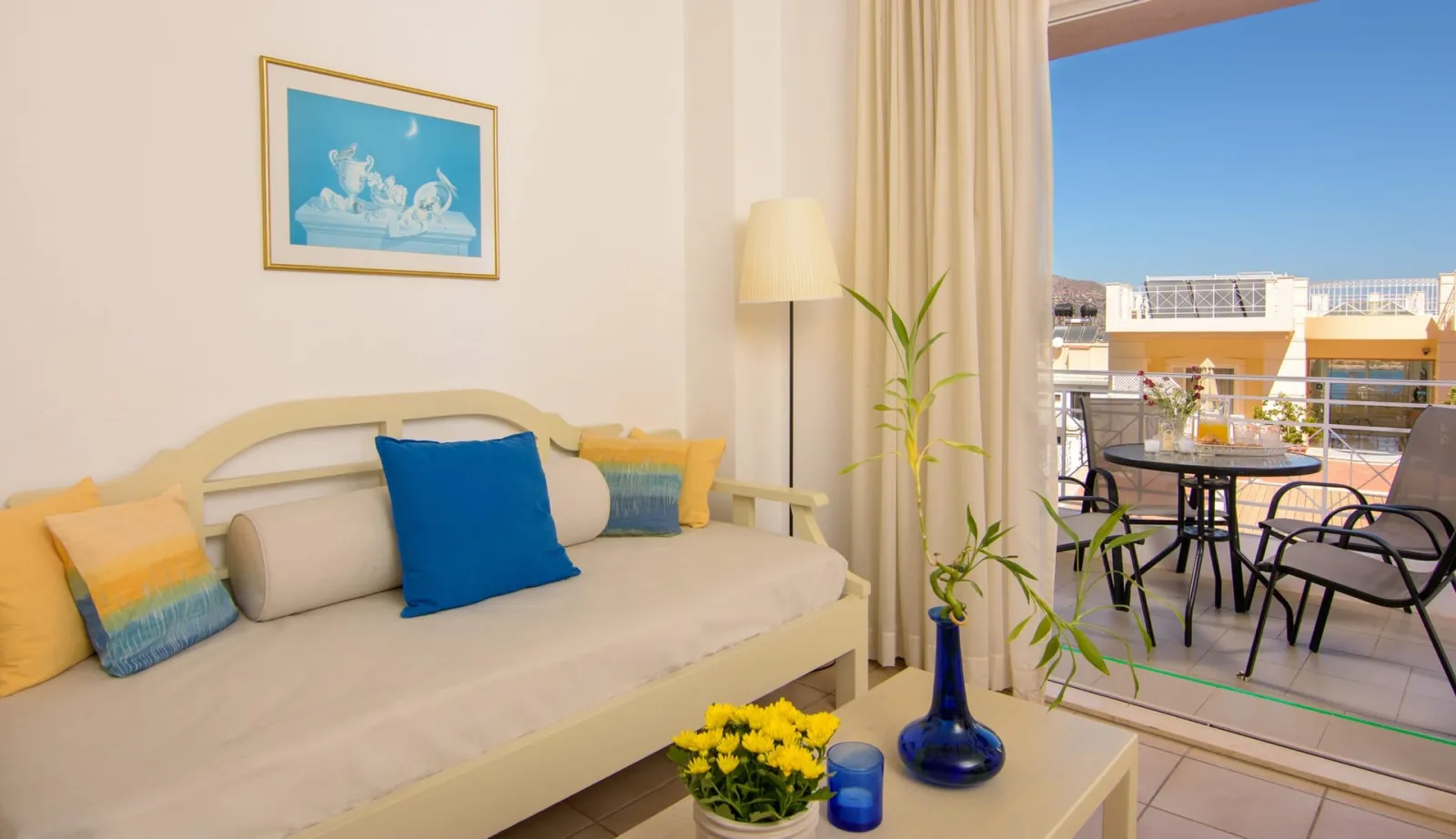 Apartment with Pool View