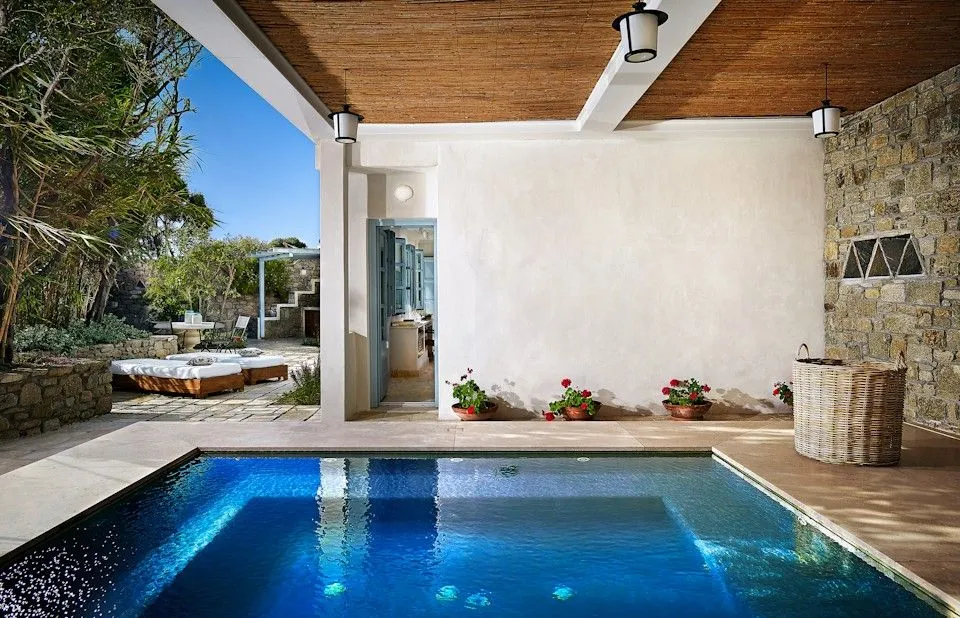 Waterfront Suite with Private Whirlpool | 350m from Belvedere Hotel plus Shuttle