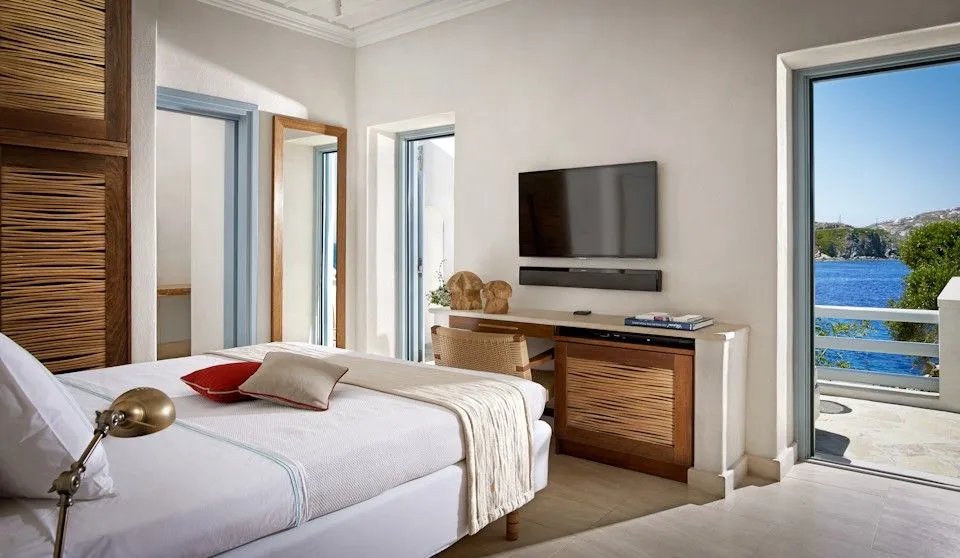 1 Bedroom Waterfront Villa with Private Pool | 350m from Belvedere Hotel plus Shuttle