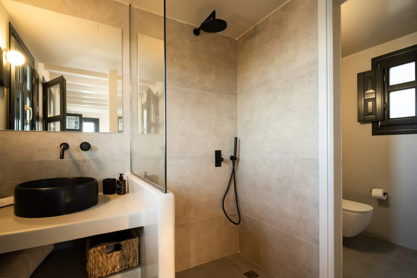 Split level Junior Suite with Caldera View