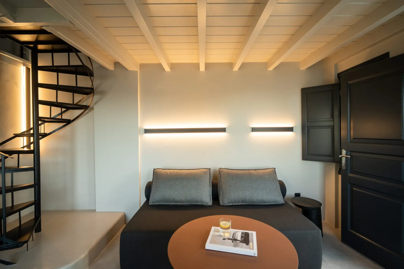 Split level Junior Suite with Caldera View