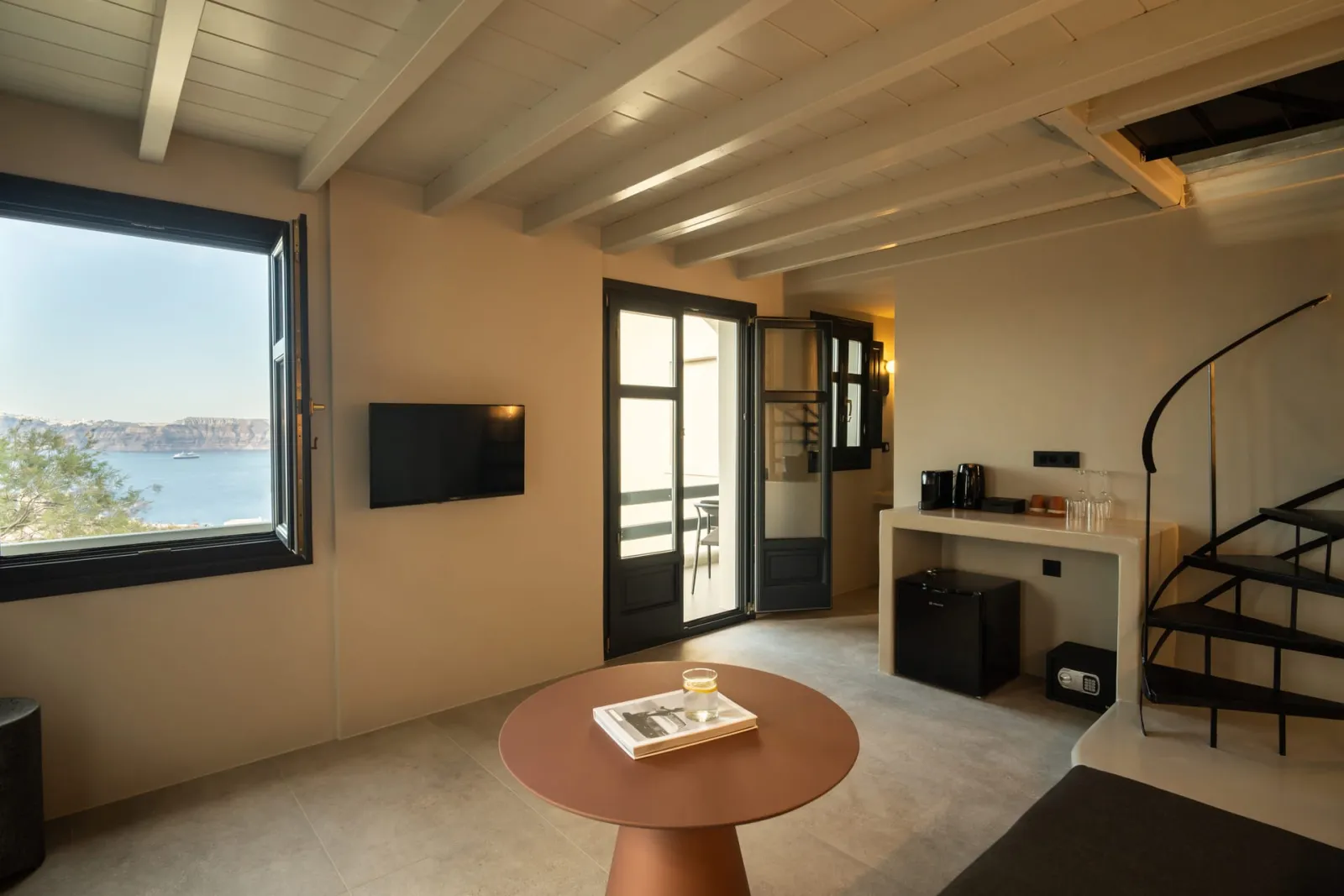 Split level Junior Suite with Caldera View