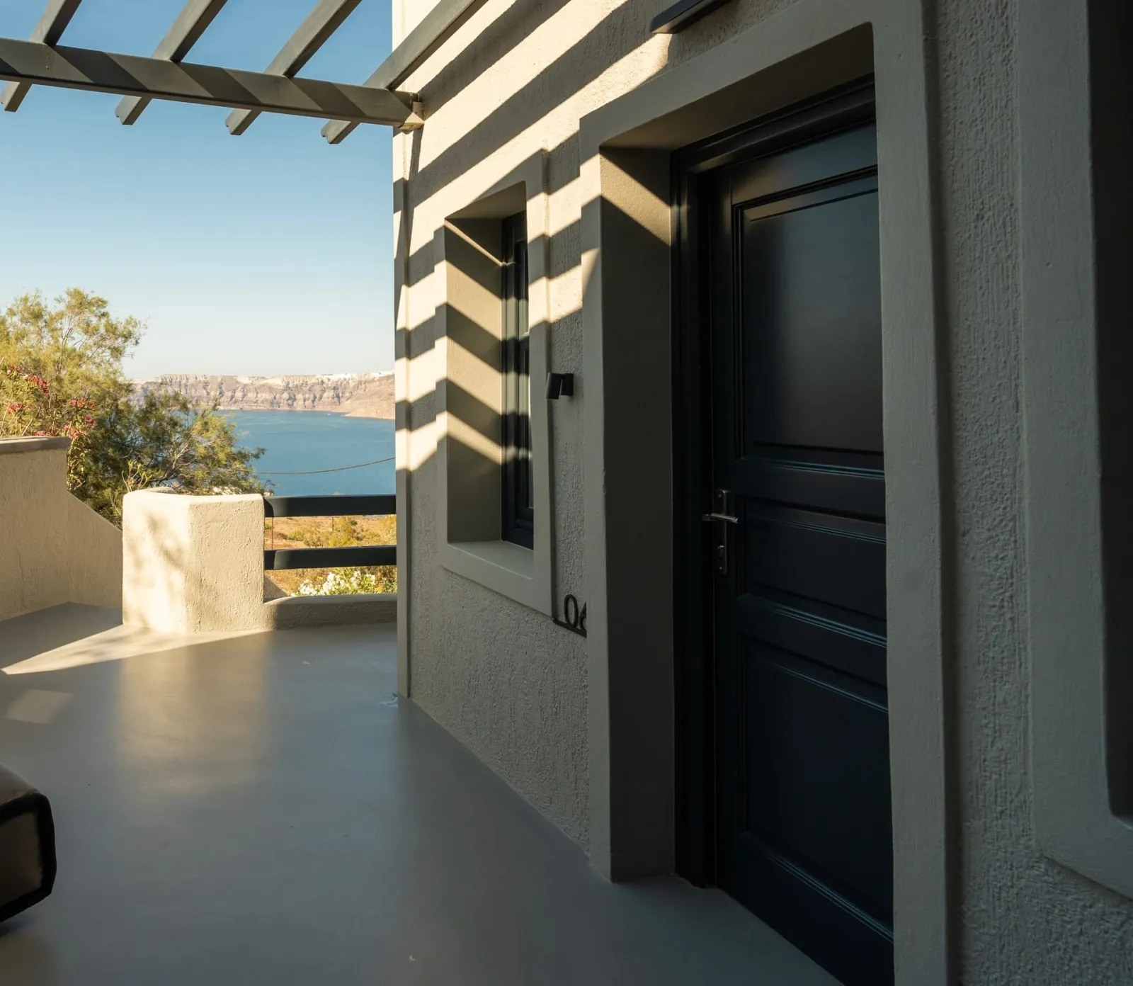 Split level Junior Suite with Caldera View