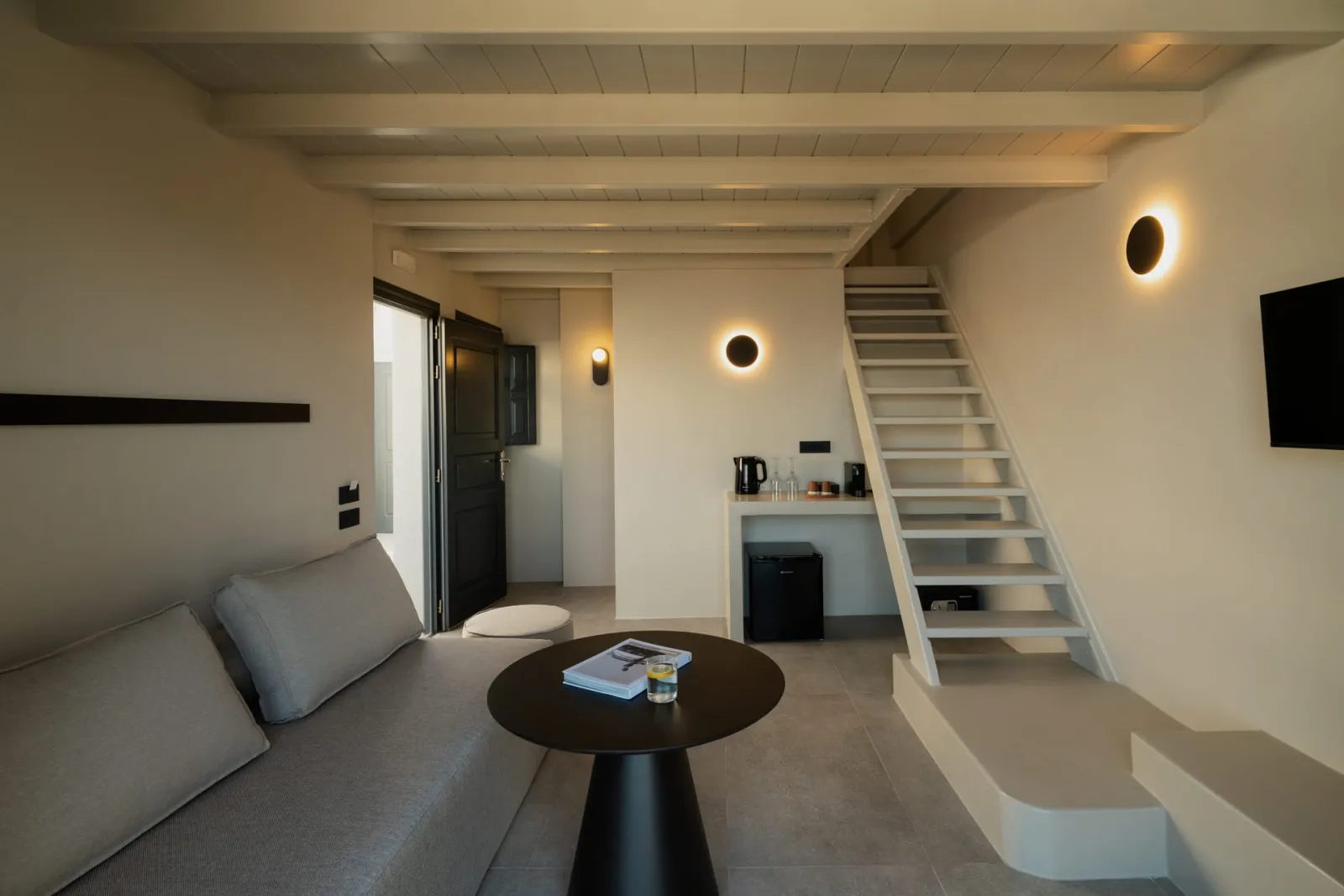 Split level Cozy Suite with Caldera View