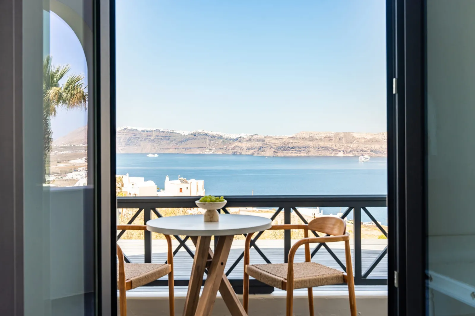 Executive Suite with Private Heated Plunge Pool and Caldera View